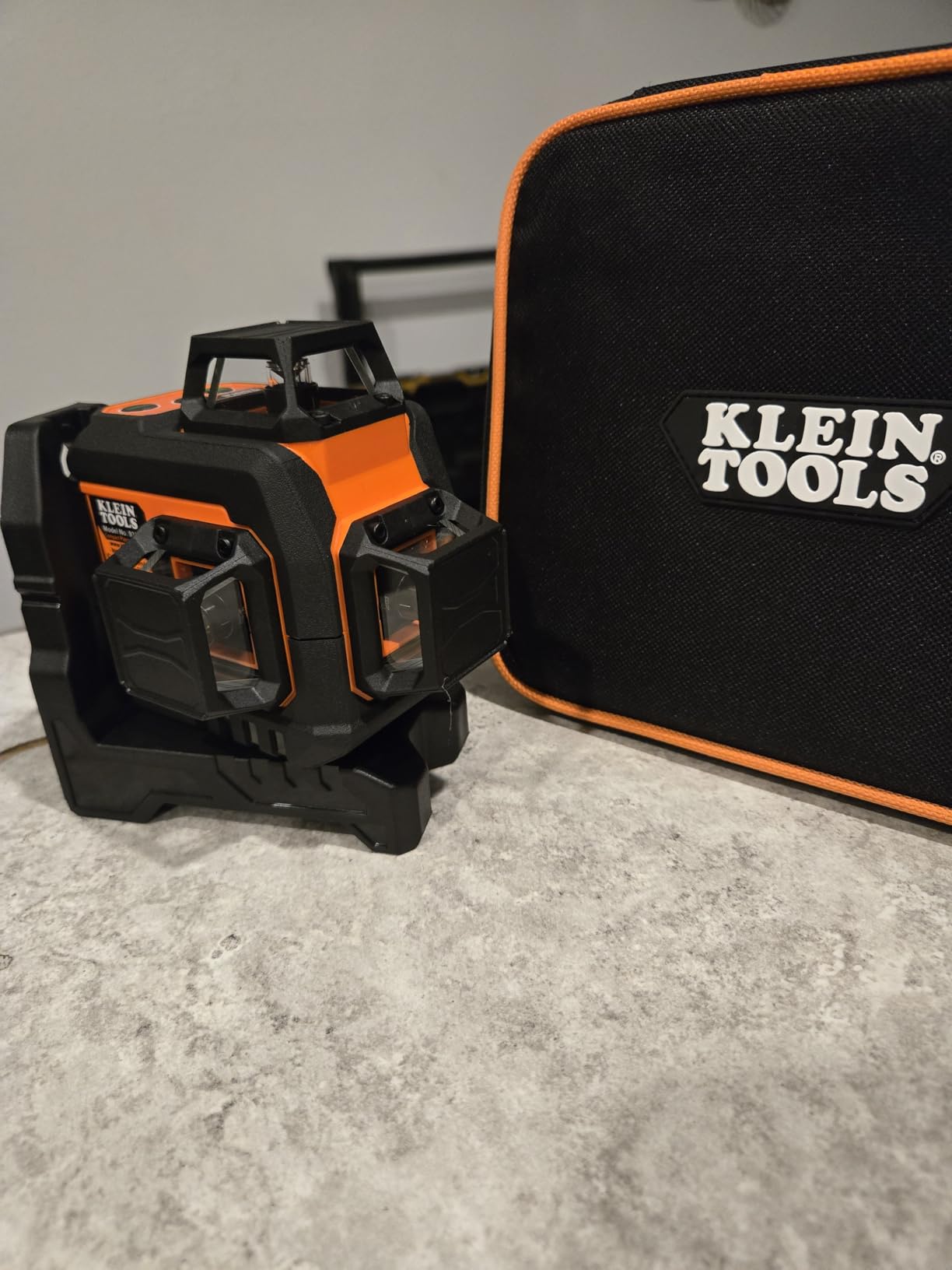 Klein Tools 93MCLPG Compact Self-Leveling Laser Level with Plumb Spot, Bright Green Cross Line, 75-Foot Range, Laser Class 2, Power Output <1mW, Magnetic Mount customer photo 2