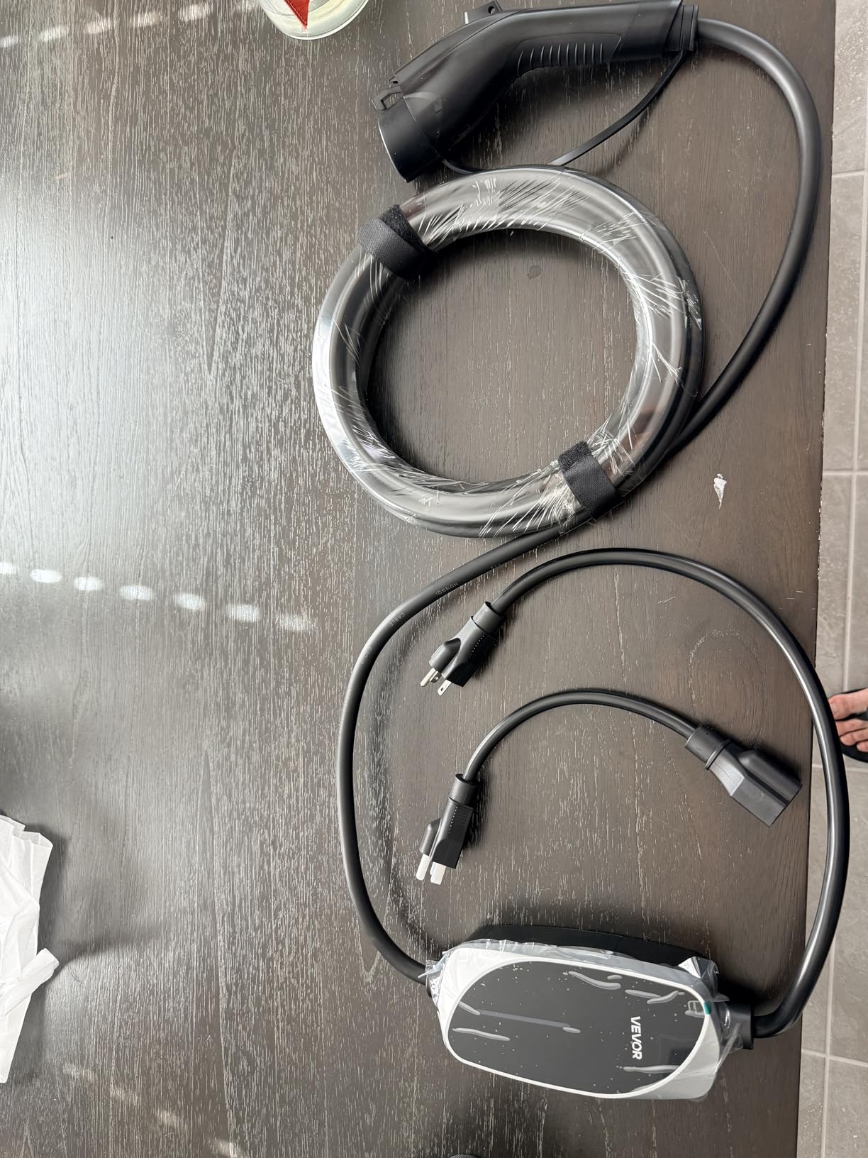 VEVOR Level 1&2 EV Charger, 16 Amp, Electric Vehicle Portable Charger with 25 ft Charging Cable, 120V-240V, NEMA 6-20P Plug NEMA 5-15 Adapter, LED Indicator, Home Car Charging Station for SAE J1772 EV customer photo 2