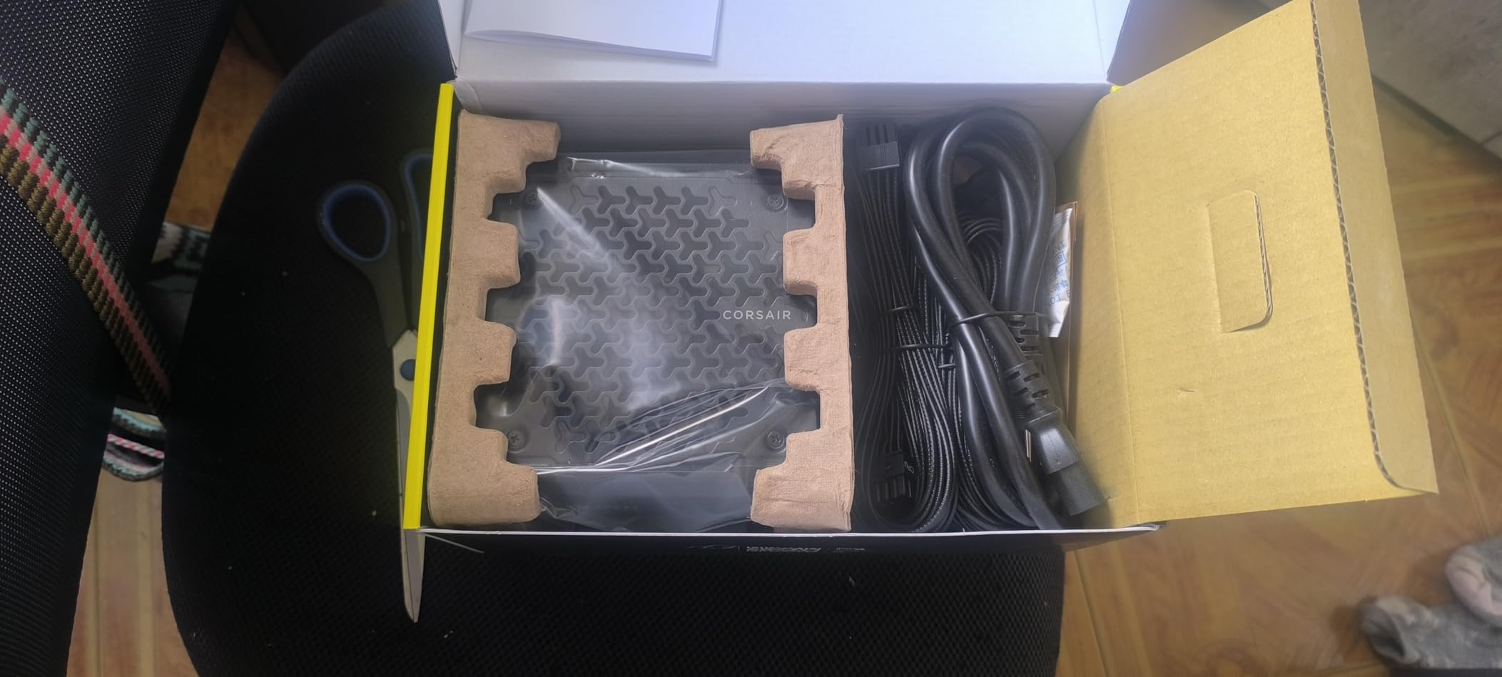 CORSAIR RM1000e ATX 3.1 PCIe 5.1 Ready Fully Modular 1000W Power Supply - 12V-2x6 Cable Included, Cybenetics Gold Efficiency, 105°C-Rated Capacitors, Modern Standby Mode - White customer photo 1