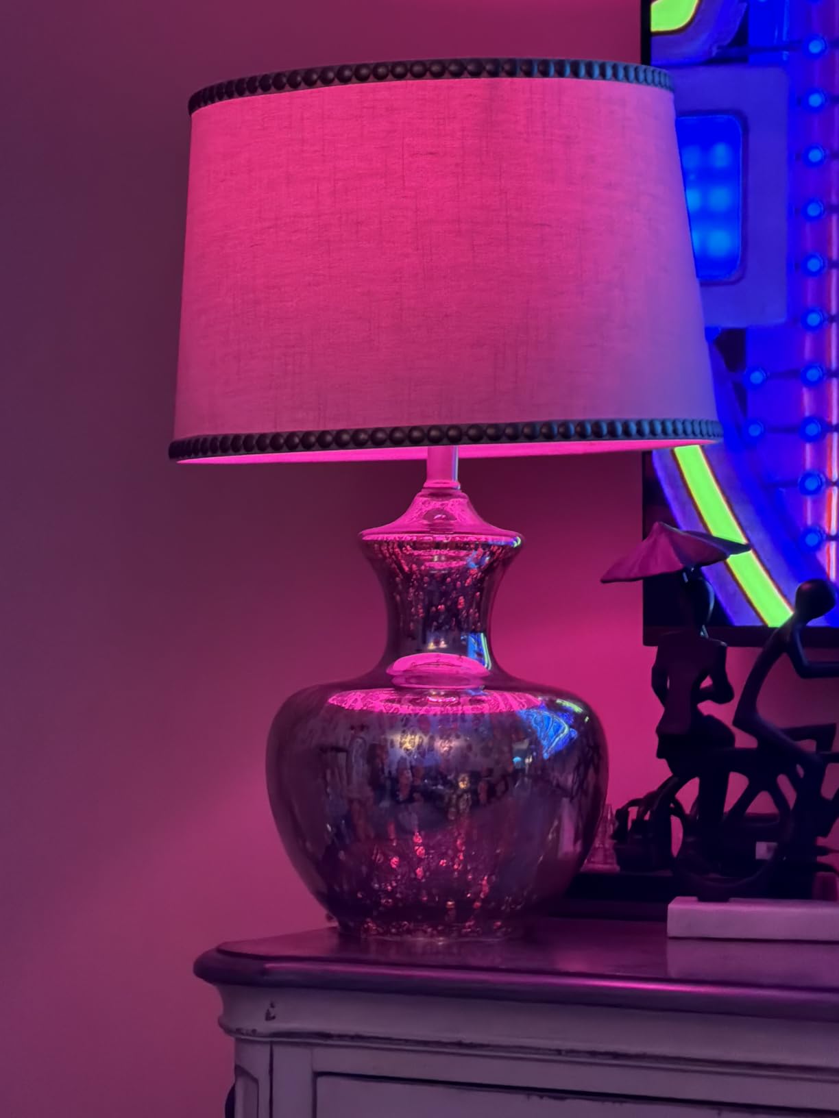 Philips Hue Essential Smart LED A19 Bulb, White and Color Ambiance, E26 Base, 8.8W, 2200K-6500K, 800 Lumens, Dimmable, Works with Alexa, Google, and Apple Home, 1-Pack customer photo 2