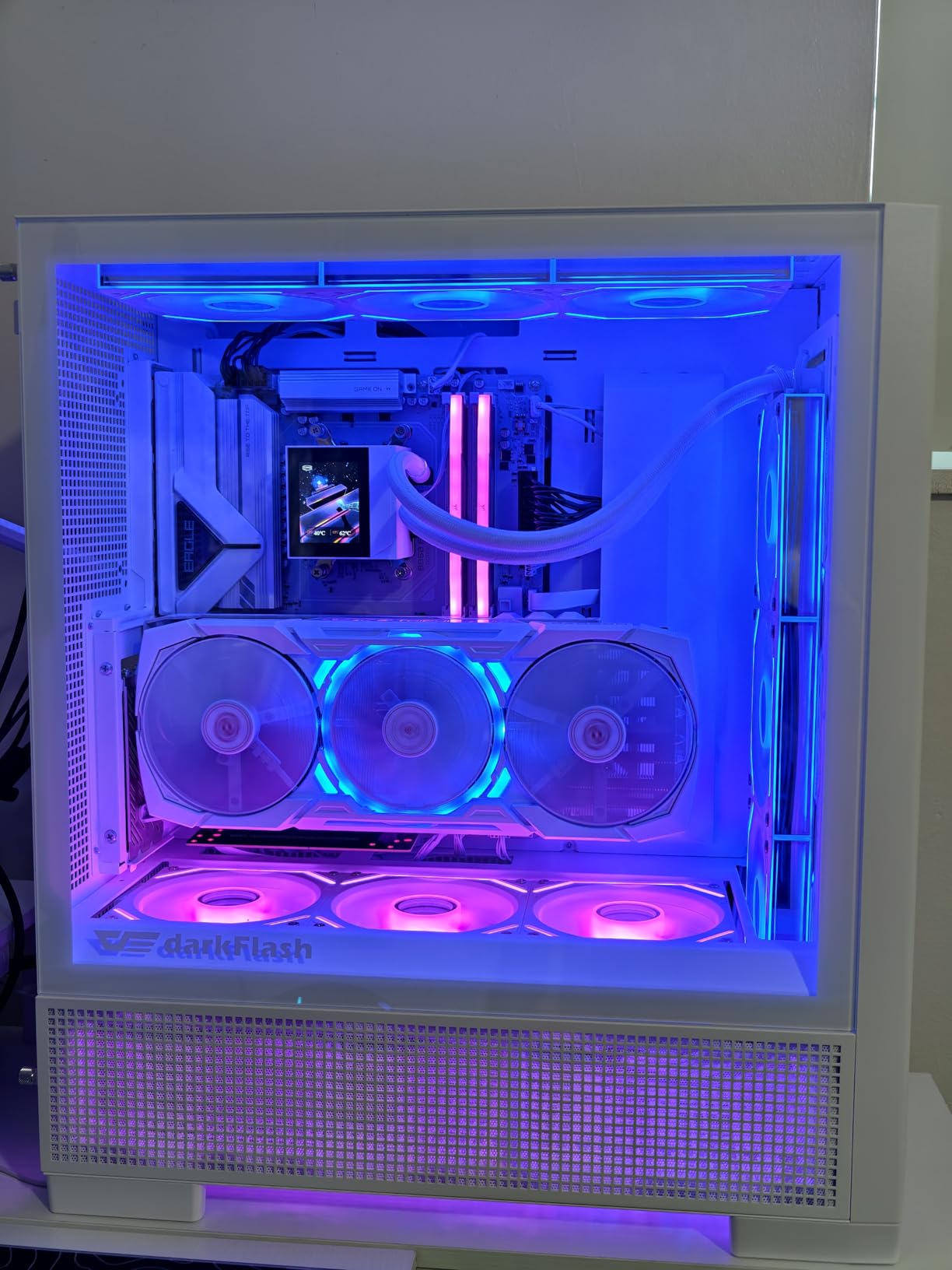 darkFlash AIR NOVA Full Tower E-ATX PC Case, Six-Sided Ventilated Gaming Case, Up to 420mm Radiator, Vertical GPU Mount, Back Connect, Type C, High Airflow, 7 x PWM ARGB Fans Included - White customer photo 1