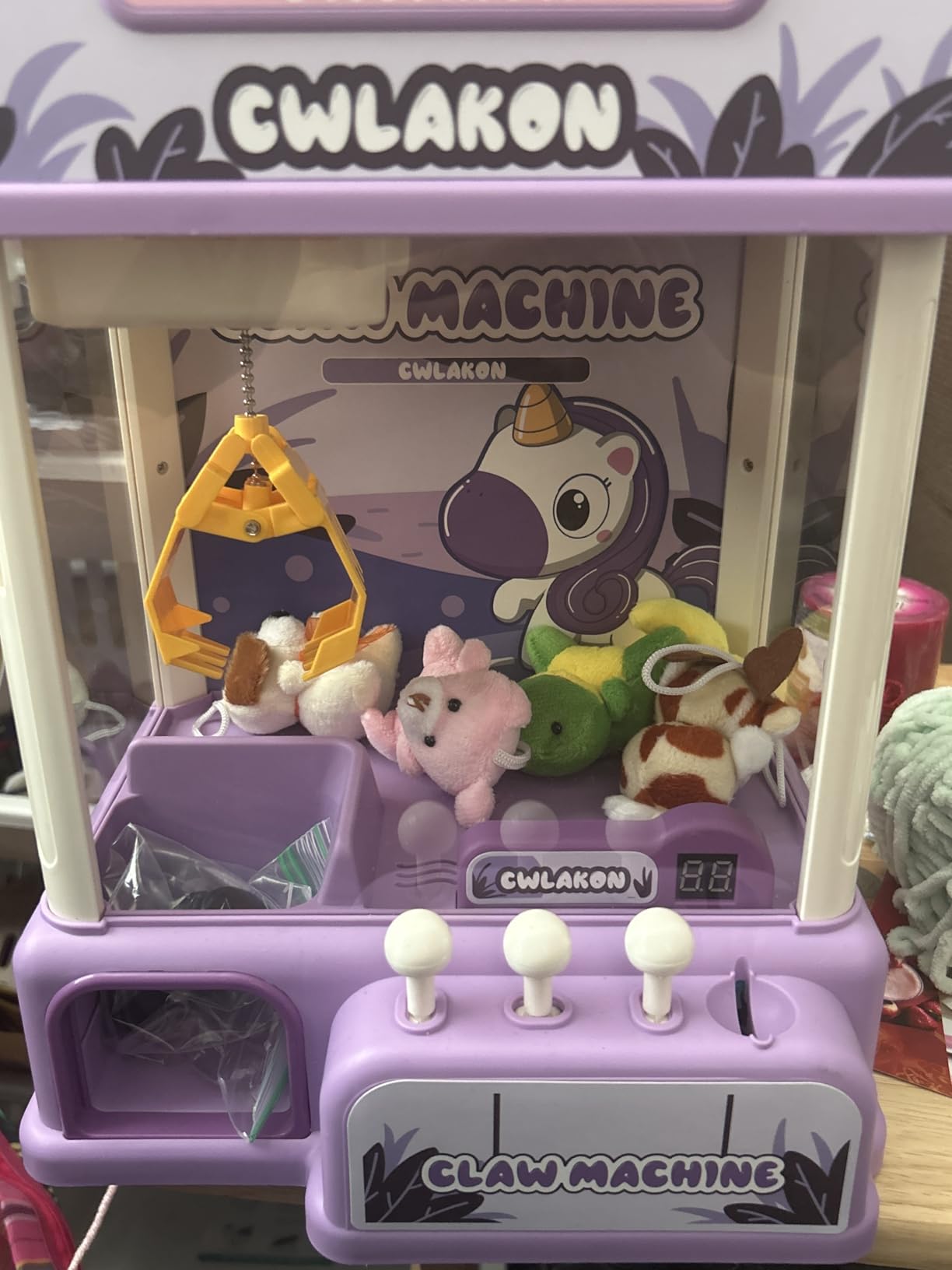CWLAKON Claw Machine for Kids Boys Dinosaur Toys, Mini Vending Machine with Sound & 20 Mini Toys, Large Candy Grabber Prize Dispenser Electronic Arcade Games customer photo 1