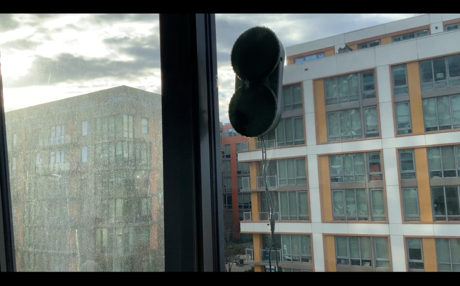 KKI Window Cleaning Robot, Automatic Window Cleaner Robot, AC Power, Dual Spray, Max 3200Pa, AI Path Planning & Edge Detection, for High-Rise Windows, Glass,Door,10xCloths, X3 customer photo 2