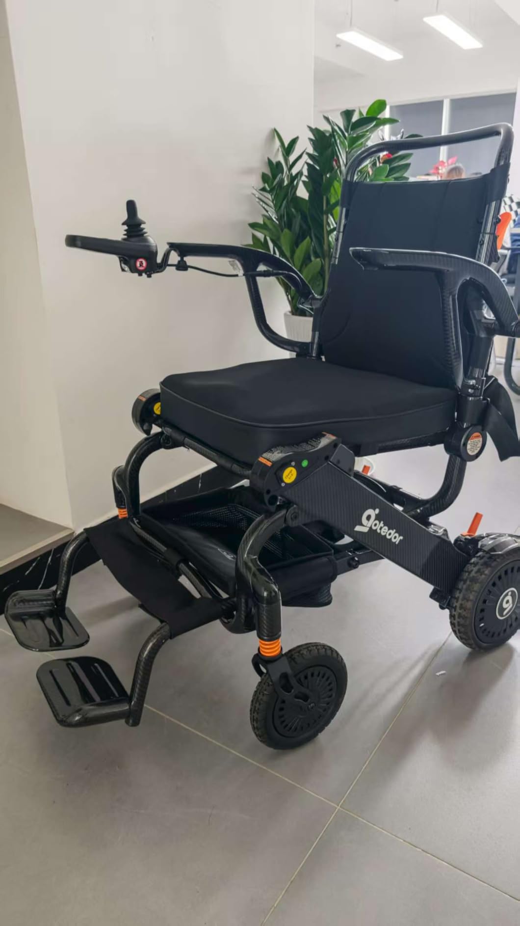 Aotedor 37lbs Lightweight Carbon Fiber Electric Wheelchairs for Adults 30 Miles Long Range Foldable Motorized Wheelchair with Dual 12Ah Batteries & Dual Motors, Intelligent Portable Airline Approved customer photo 2