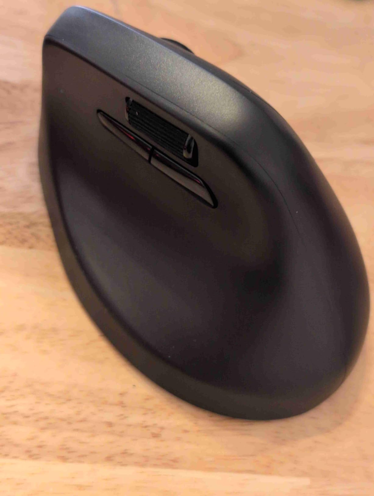 Keychron M5 8K Vertical Ergonomic Mouse Wireless, 2.4 GHz/Bluetooth 5.3/Wired Computer Mice Rechargeable, 5 Levels Up to 30K DPI with Programmable Buttons for Laptop macOS/Windows - Black customer photo 2