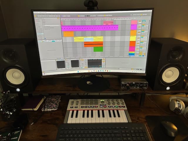 Akai Professional MPK Mini IV USB-C MIDI Keyboard Controller for Beginners and Producers - MPC Drum Pads, 360° Knobs, Pitch and Mod Wheels, Production Software, Native Instruments Sound Package, Grey customer photo 1