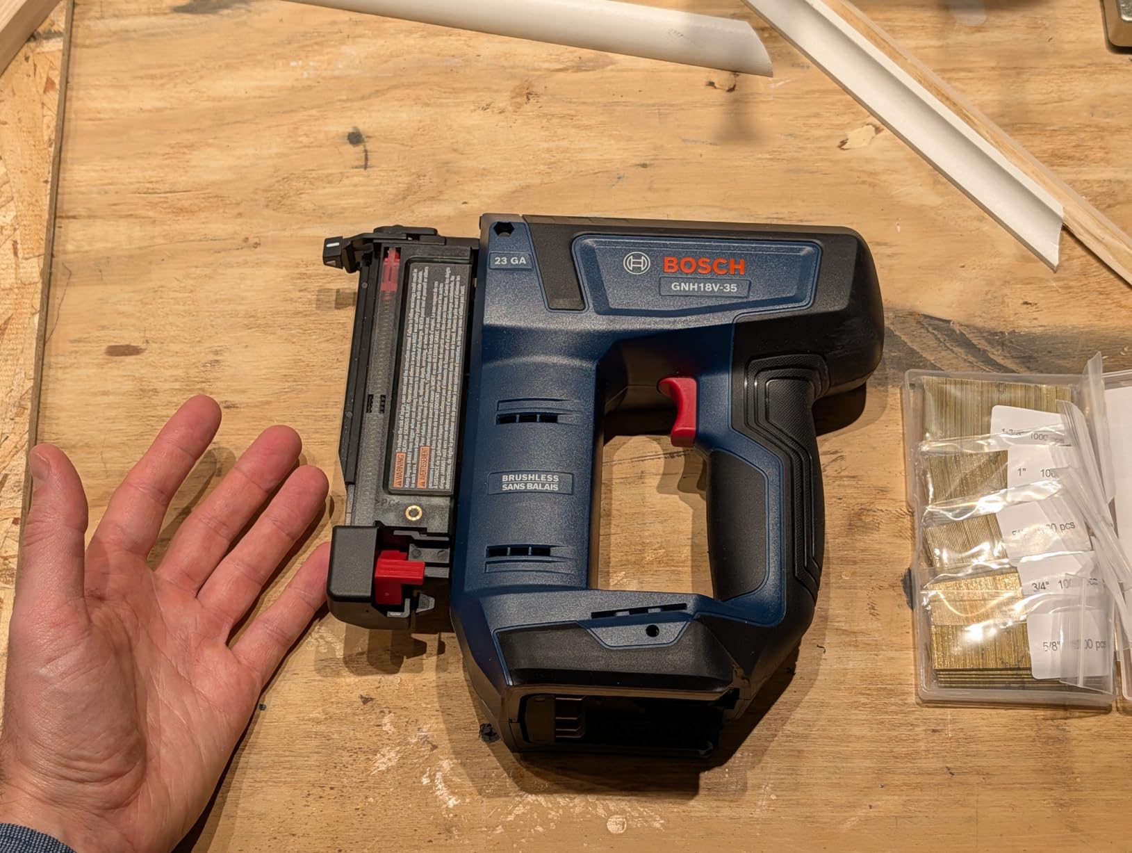 BOSCH GNH18V-35N 18V Brushless 23-Gauge Pin Nailer for Finish Trim, Cordless Pneumatic-Like Performance with Dry-Fire Lockout & No-Mar Tips (Includes: Nailer, 2 No-Mar Tips) (Bare Tool) customer photo 2
