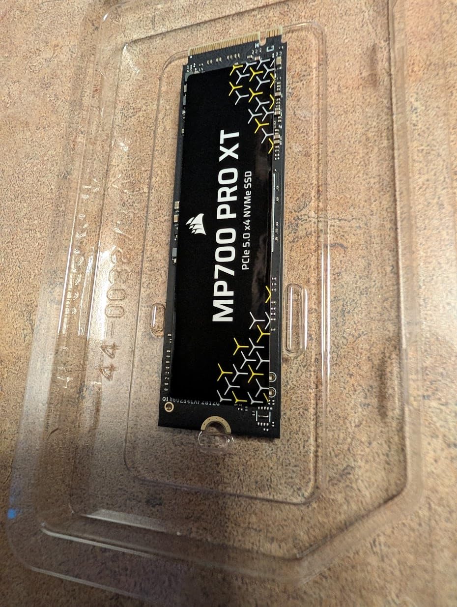 Corsair MP700 PRO XT 2TB PCIe 5.0 NVMe M.2 SSD - Up to 14,900 MB/s, Gen5 Speed, DirectStorage Ready for Gaming PCs - Black customer photo 2