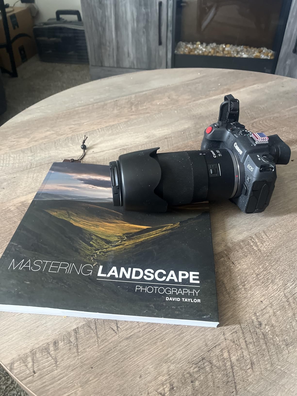 Canon RF 75-300mm f/4-5.6 Lens | Compact Telephoto Zoom with Versatile Focal Range customer photo 1