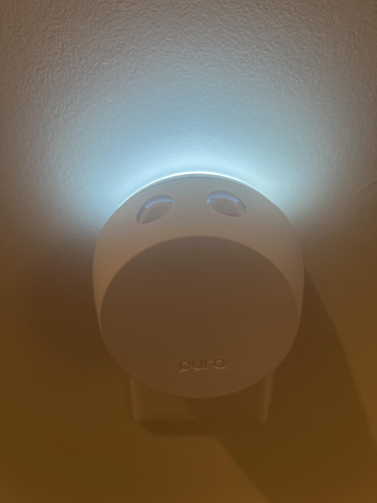 Pura 4 Smart Fragrance Diffuser - Adjustable Home Diffuser with LED Light & Automatic Vial Detection - Wi-Fi Device for Personalized Home Scenting Experience - 2025 Version customer photo 1