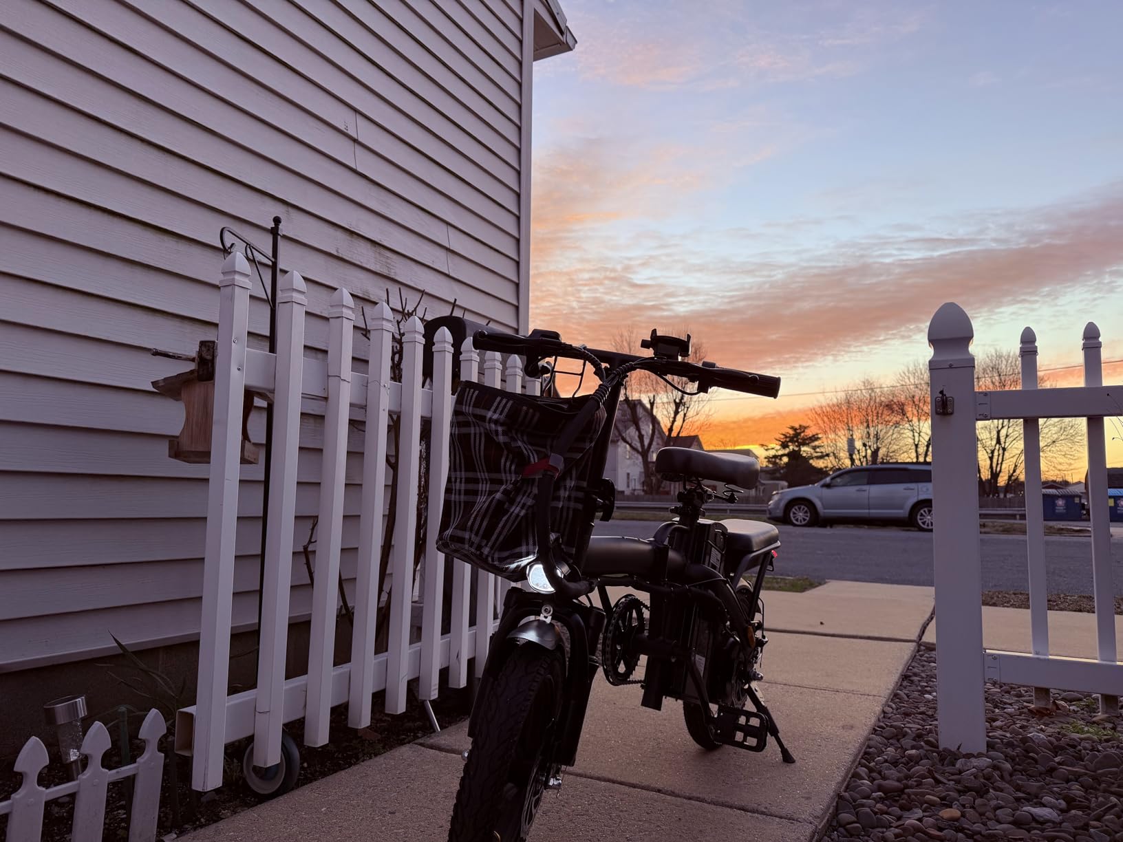 Electric Bike for Adults and Teens, 560-740W Motor, 20-25MPH Compact Commuter Folding Ebike, 32 Miles Range, 48V 10Ah Battery, 3-Level Pedal Assist, 14