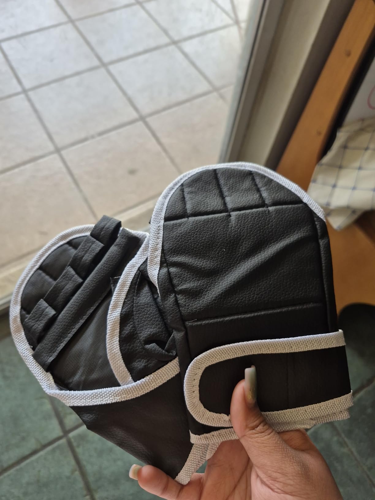 Music Boxing Machine for Kids Adults, Smart Interactive Music Punching Machine with Gloves 9 Modes 9 Speeds Wall Mounted Electronic Boxing Punching Pad for Reaction Training Home Fitness Room Game customer photo 1