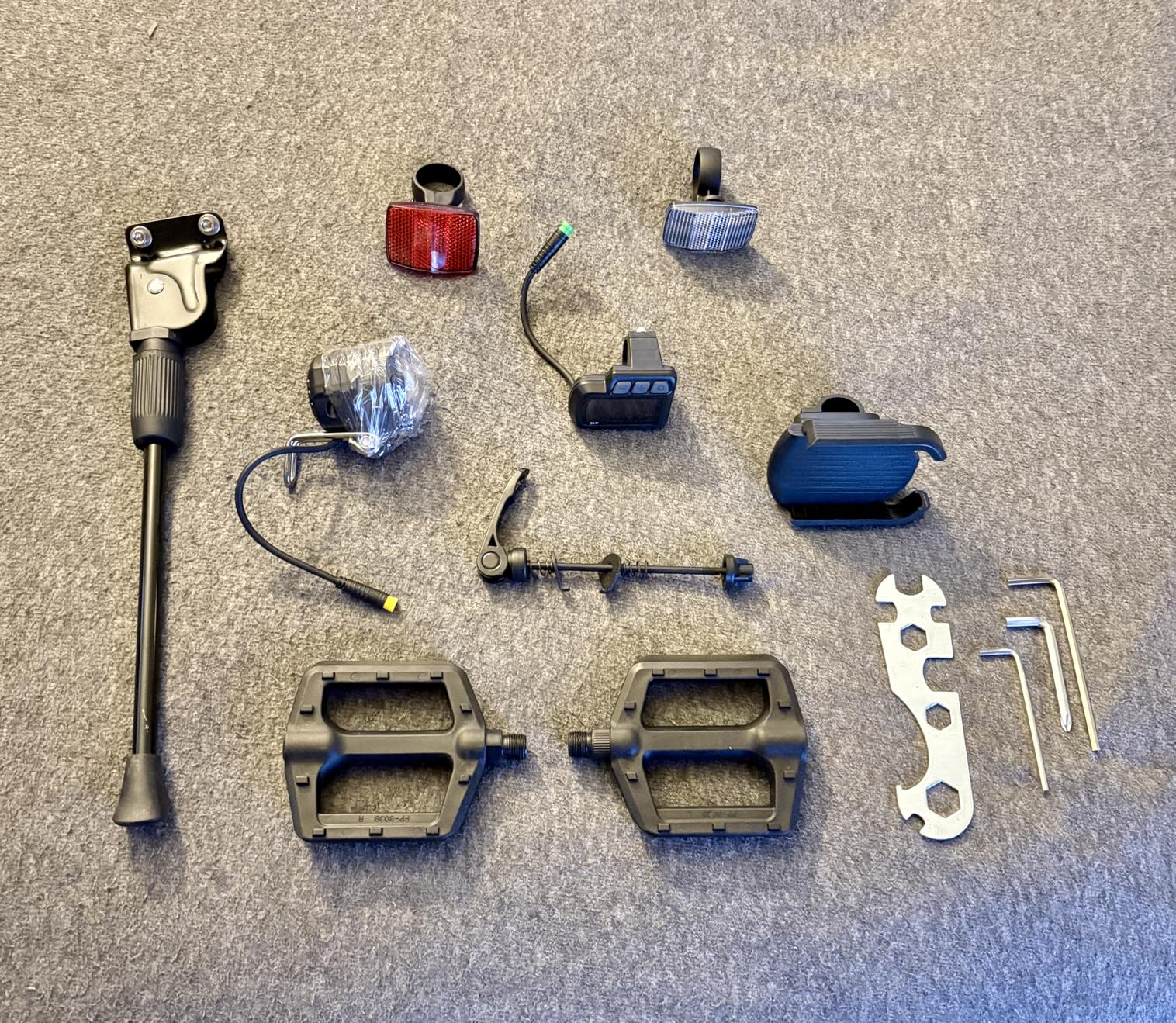 28 MPH Electric Bikes for Adults 1600W Peak Motor EBike 26 inch 90 Miles(PAS) Max Range Mountain Ebikes with 48V Removable Battery Electric Bicycle with Front Suspension 7 Speed E Bike customer photo 1