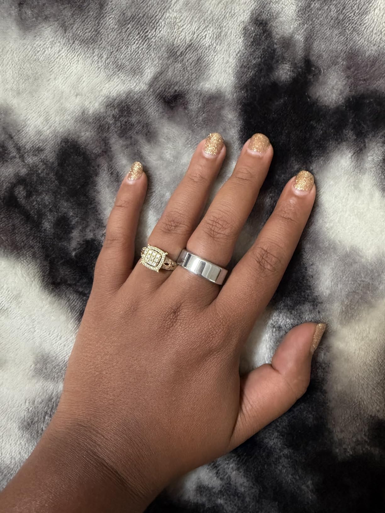 Smart Ring Health Tracker - Sleep/Exercise Monitoring, iOS/Android Compatible, IP68 Water Resistance, 5-Day Battery, No Subscription customer photo 1