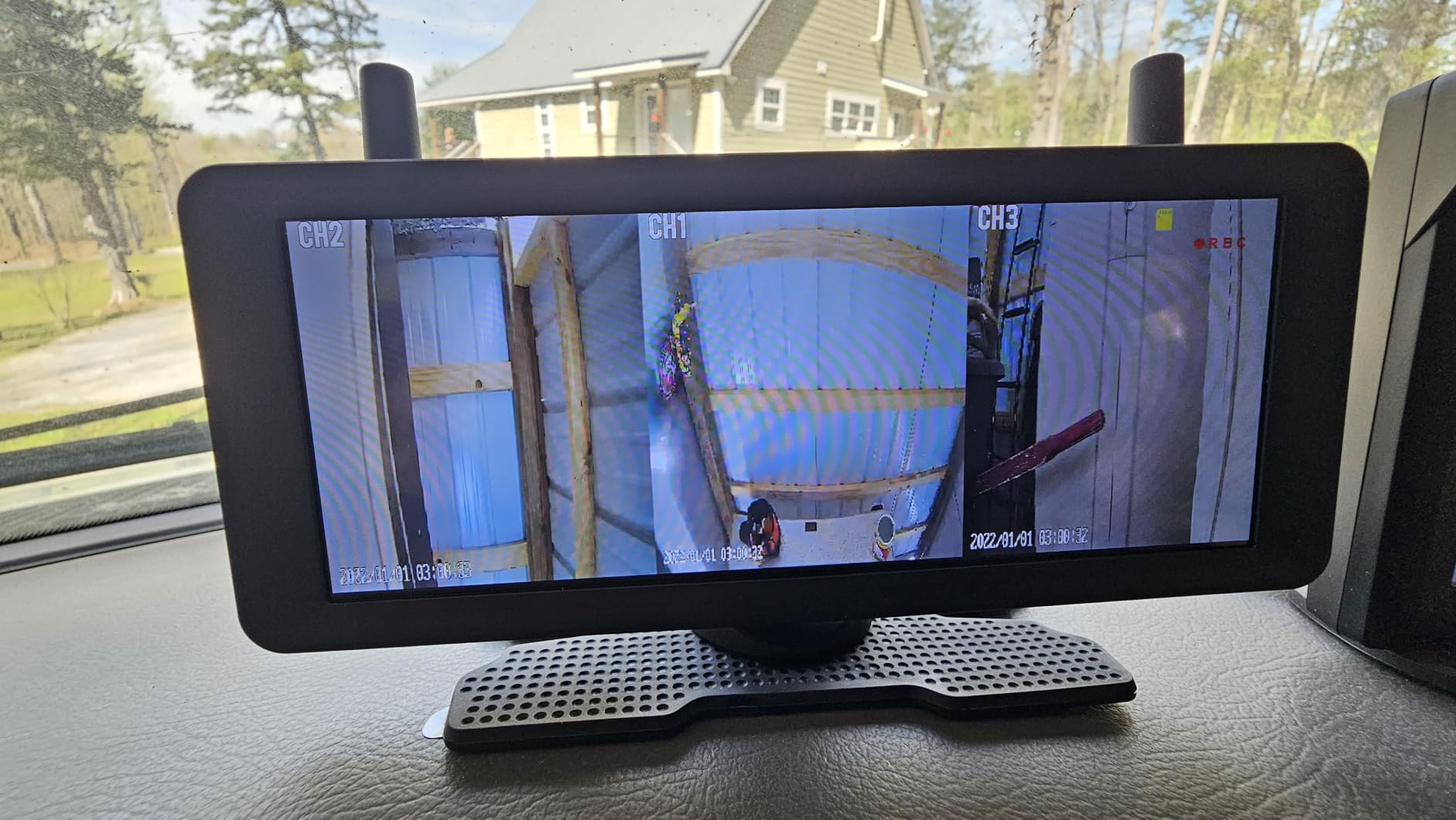 AUTO-VOX Wireless RV Backup Camera: 30Min Plug and Play Setup, Smooth Live View Even Past 60ft, 7.2