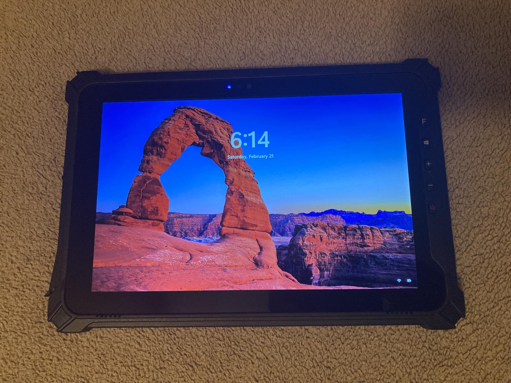 Rugged Tablet with Barcode Scanner I17J, 10.1