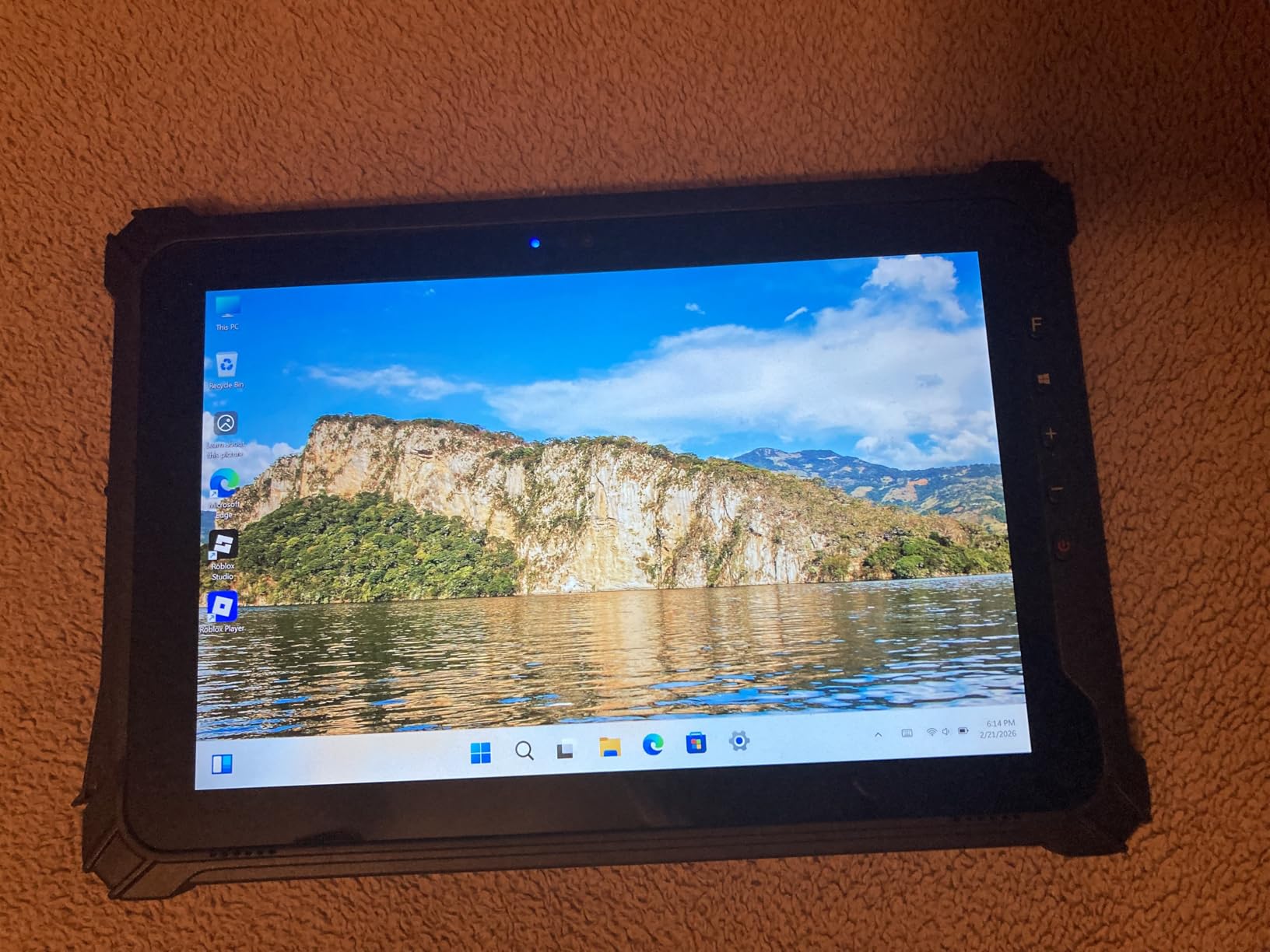 Rugged Tablet with Barcode Scanner I17J, 10.1