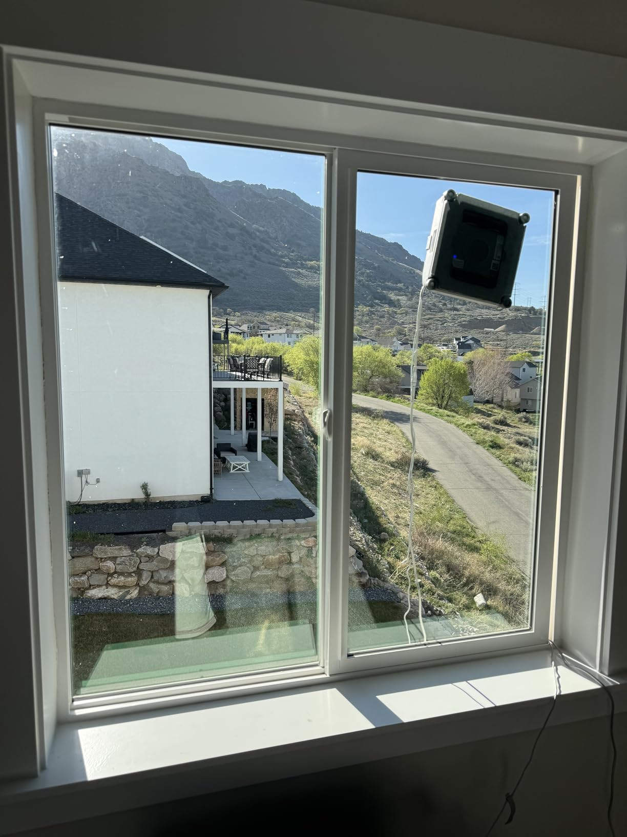 ECOVACS WINBOT MINI2 Window Cleaning Robot, Robot Window Cleaner with 5 Smart Cleaning Modes, Win-SLAM 4.0 Navigation, Automatic Glass Cleaner for Windows, Mirrors & Glass Doors customer photo 1