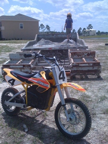 Razor MX650 Dirt Rocket Electric Motocross Off-road Bike customer photo 2