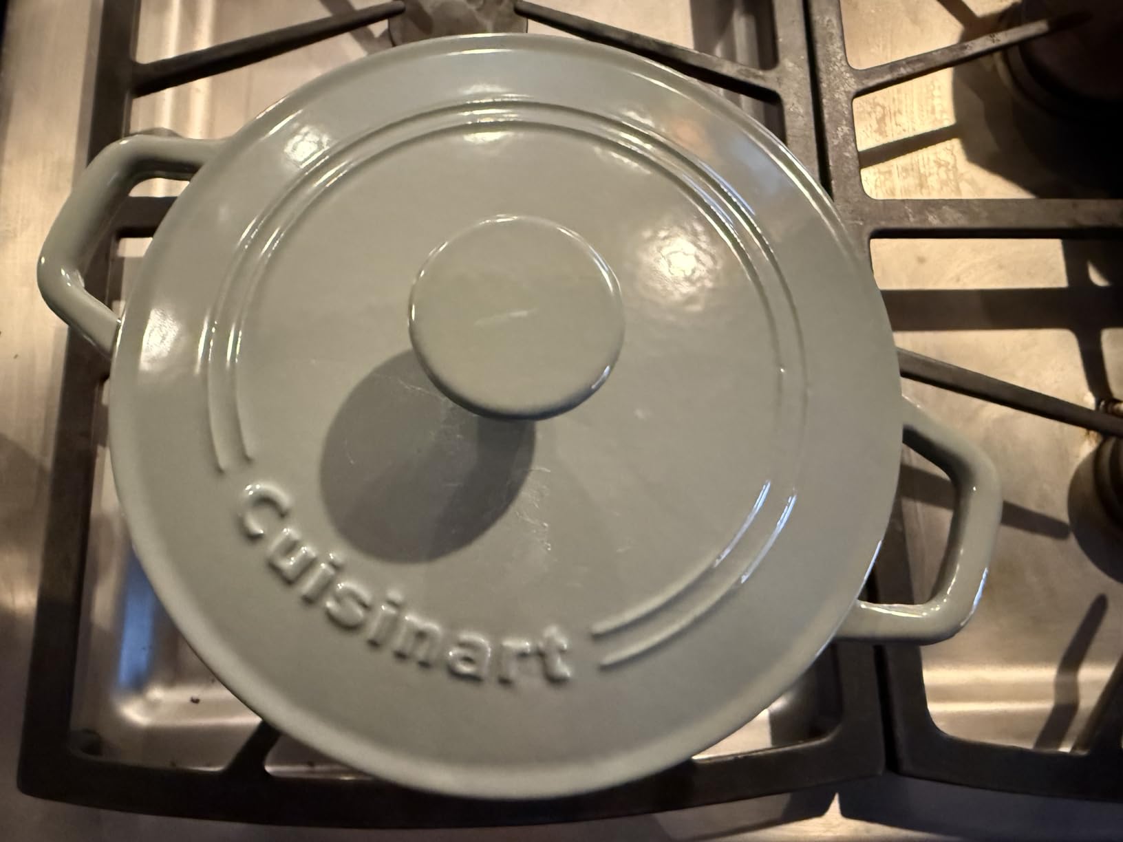 Cuisinart Chef's Classic Enameled Cast Iron Dutch Oven with Lid, Porcelain Enameled Interior, Oven Safe, Induction Compatible, 7-Quart, Round, Provencial Blue customer photo 1