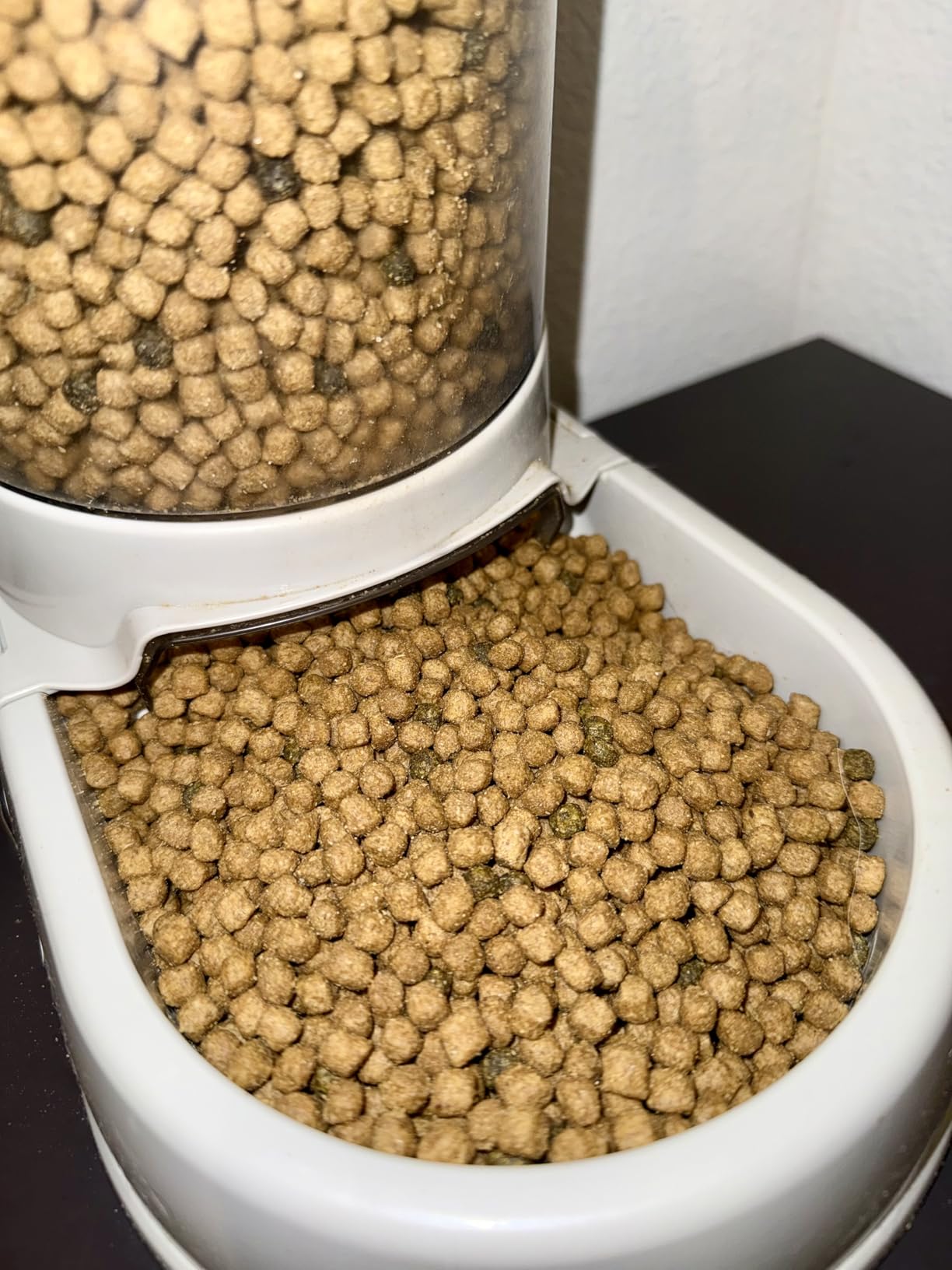 Blue Buffalo Tastefuls Chicken & Brown Rice Recipe Dry Indoor Cat Food for Adult Cats, Real Chicken First, 3 lbs. customer photo 2