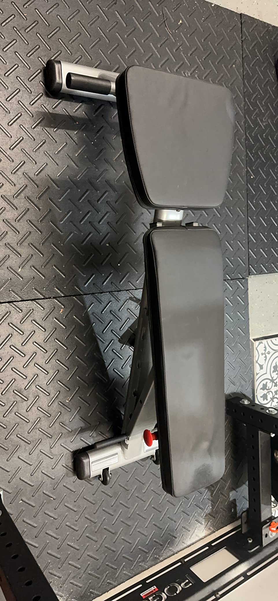 Body-Solid (GFID225B) Adjustable Weight Bench for Full Body Workout, 7-Position Easy Ladder Adjustment, No Assembly Required, with Incline, Decline & Flat Settings, Black customer photo 2