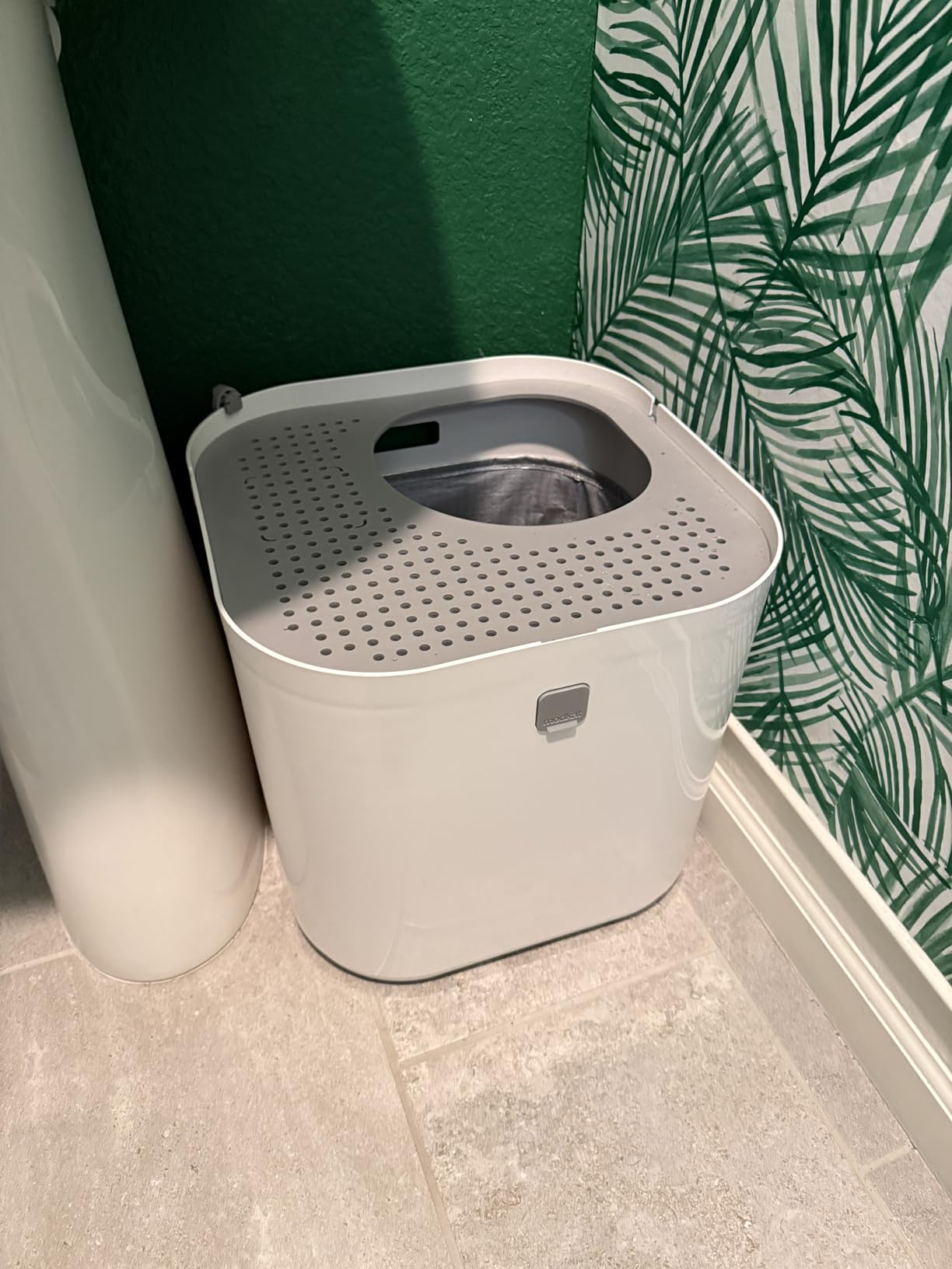 Modkat Top-Entry Litter Box - Covered Cat Litter Box with Swivel Lid - Full Height Seamless Base, Leak-Proof, Reduces Litter Tracking - Reusable Liner & Sifting Scoop Included (White) customer photo 1