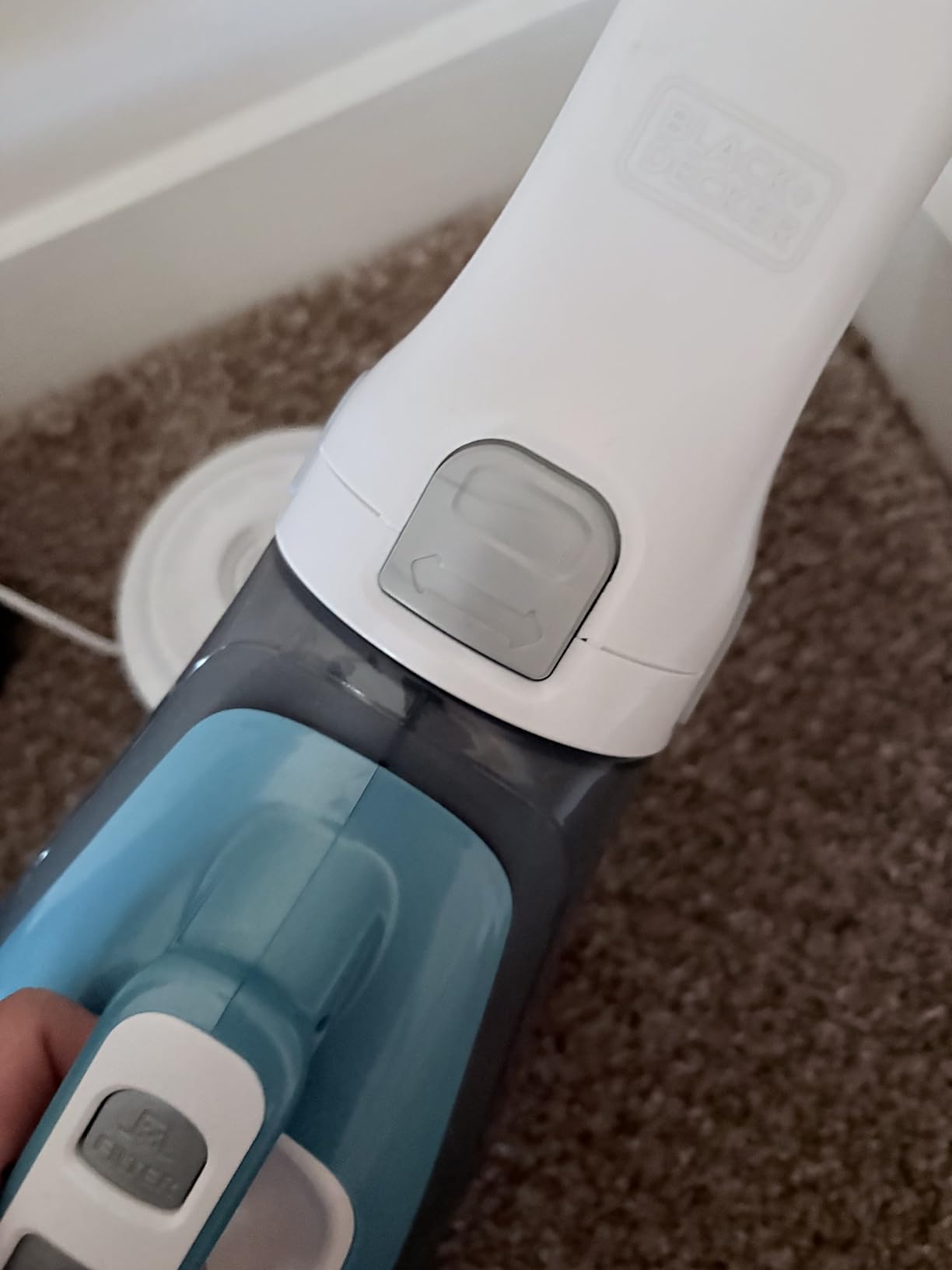 BLACK+DECKER dustbuster AdvancedClean Handheld Vacuum Cordless, Compact Home and Car Vacuum with Crevice Tool, Rotating Nozzle and Charging Station, Large Dust Bowl (CHV1410L) customer photo 1