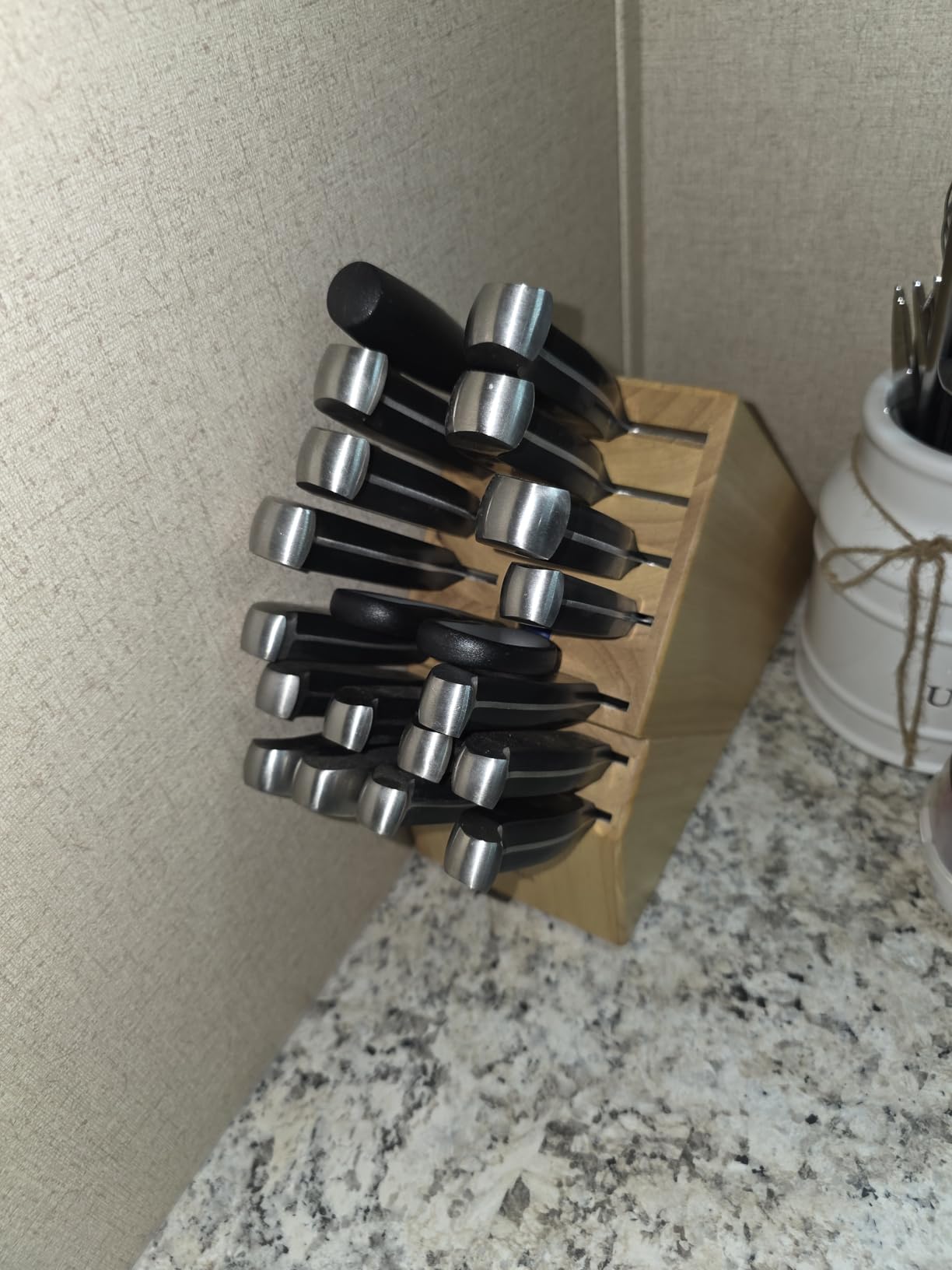 HENCKELS Statement Premium Quality 12-Piece Knife Set with Block, Razor-Sharp, German Engineered Informed by 100+ Years of Mastery, Lightweight and Strong, Dishwasher Safe, Natural customer photo 2