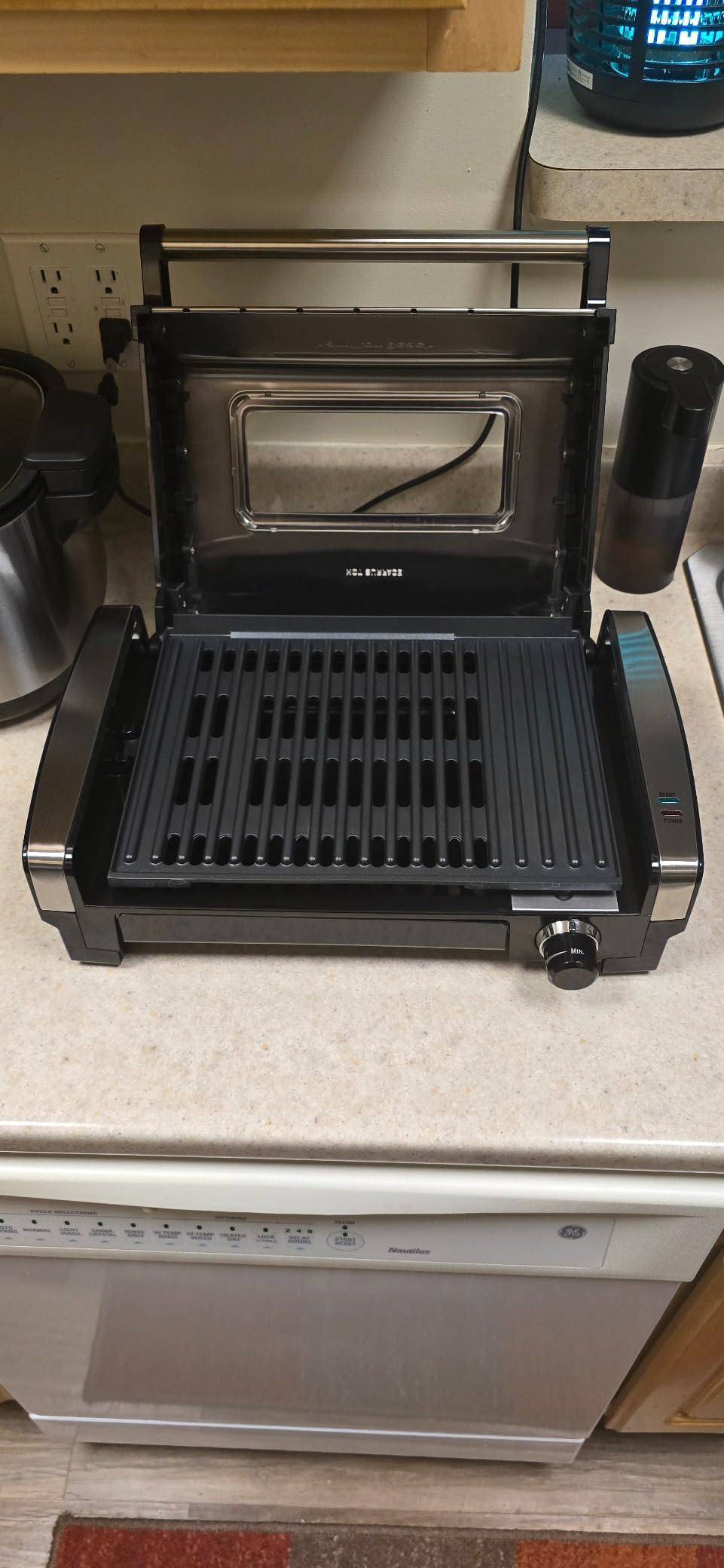 Hamilton Beach Electric Indoor Searing Grill with Adjustable Temperature Control to 450F, 118 sq. in. Surface Serves 6, PFAS-Free Removable Nonstick Grate, Stainless Steel (25360) customer photo 2