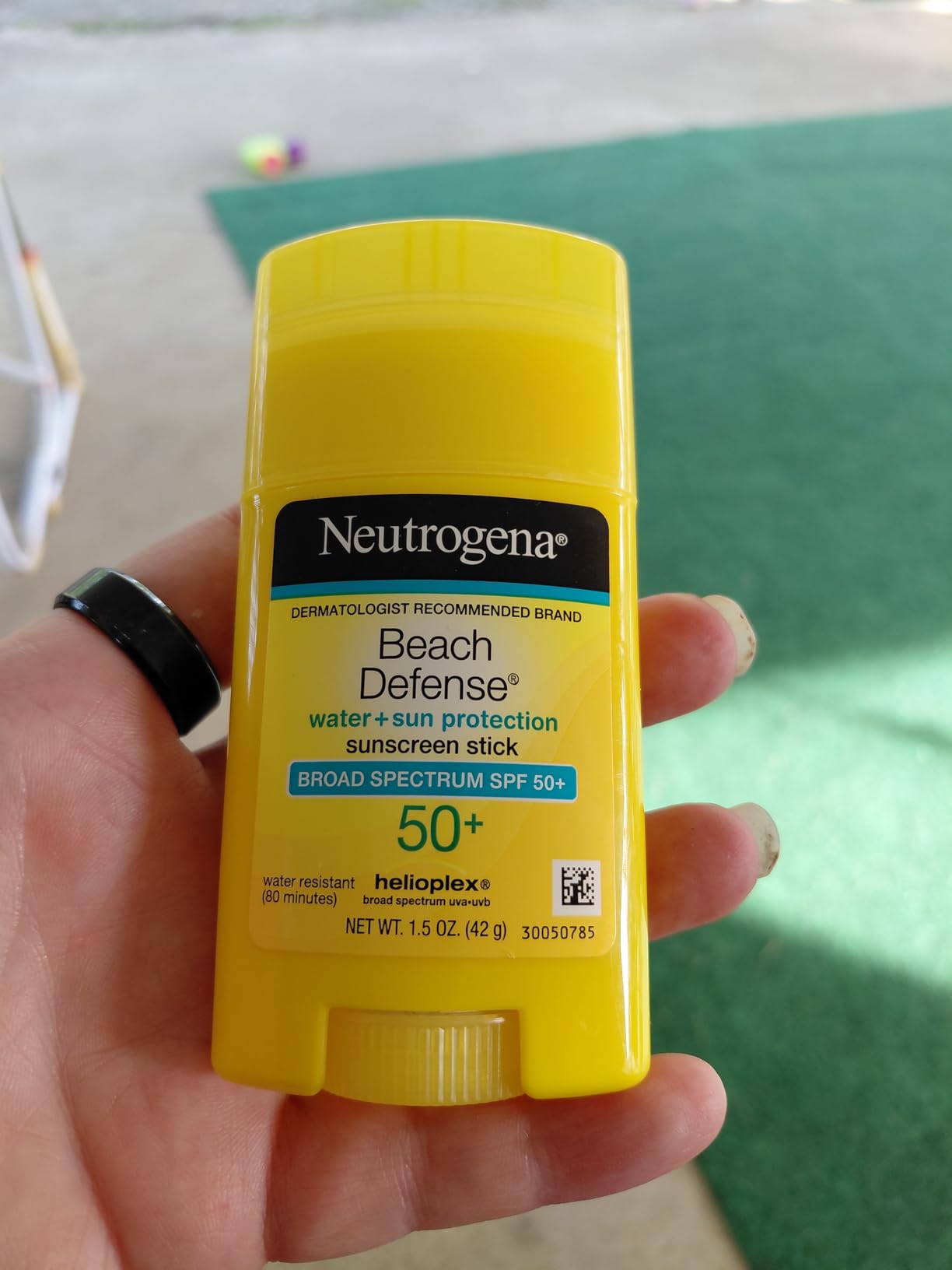 Neutrogena Beach Defense Sunscreen Stick SPF 50 Broad Spectrum UVA UVB Protection Lightweight Water Resistant up to 80 Minutes Oil-Free No-Mess Beach-Strength Sun Protection for Whole Family, 1.5 oz customer photo 1