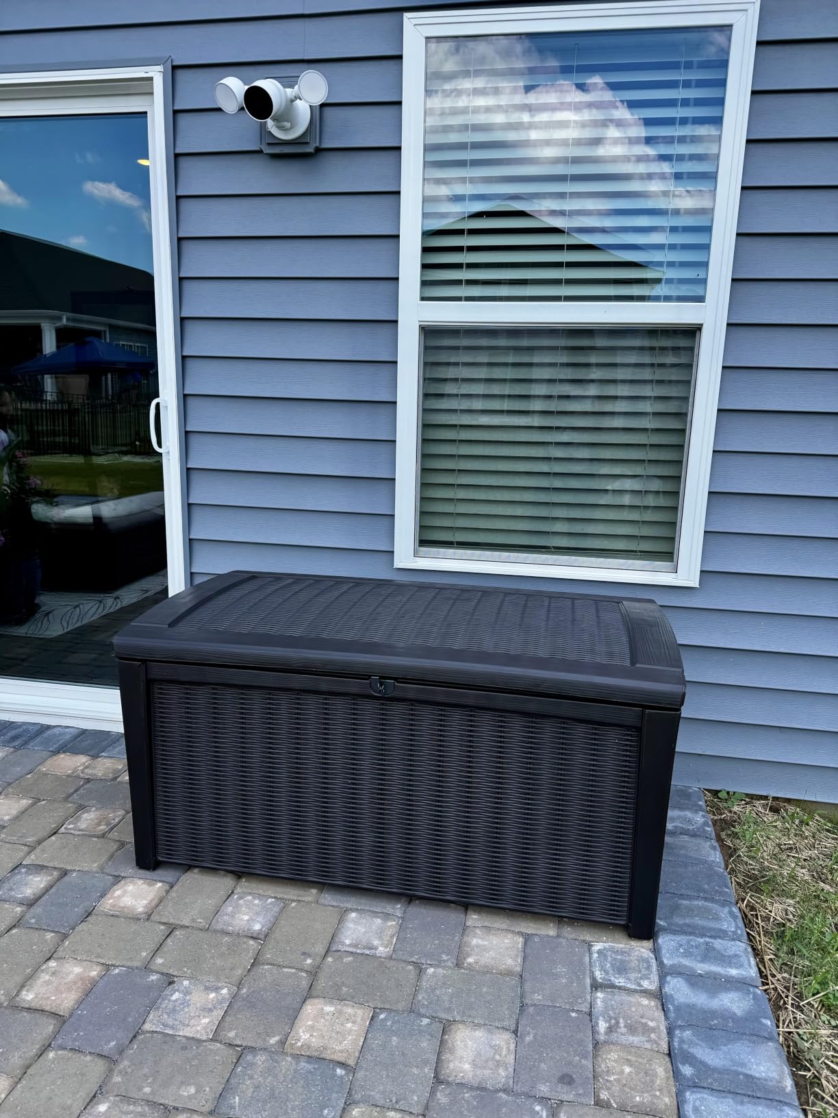 Keter Borneo 110 Gallon Resin Deck Box - Organization and Storage for Patio Furniture, Outdoor Cushions, Throw Pillows, Garden Tools and Pool Toys, Grey customer photo 2