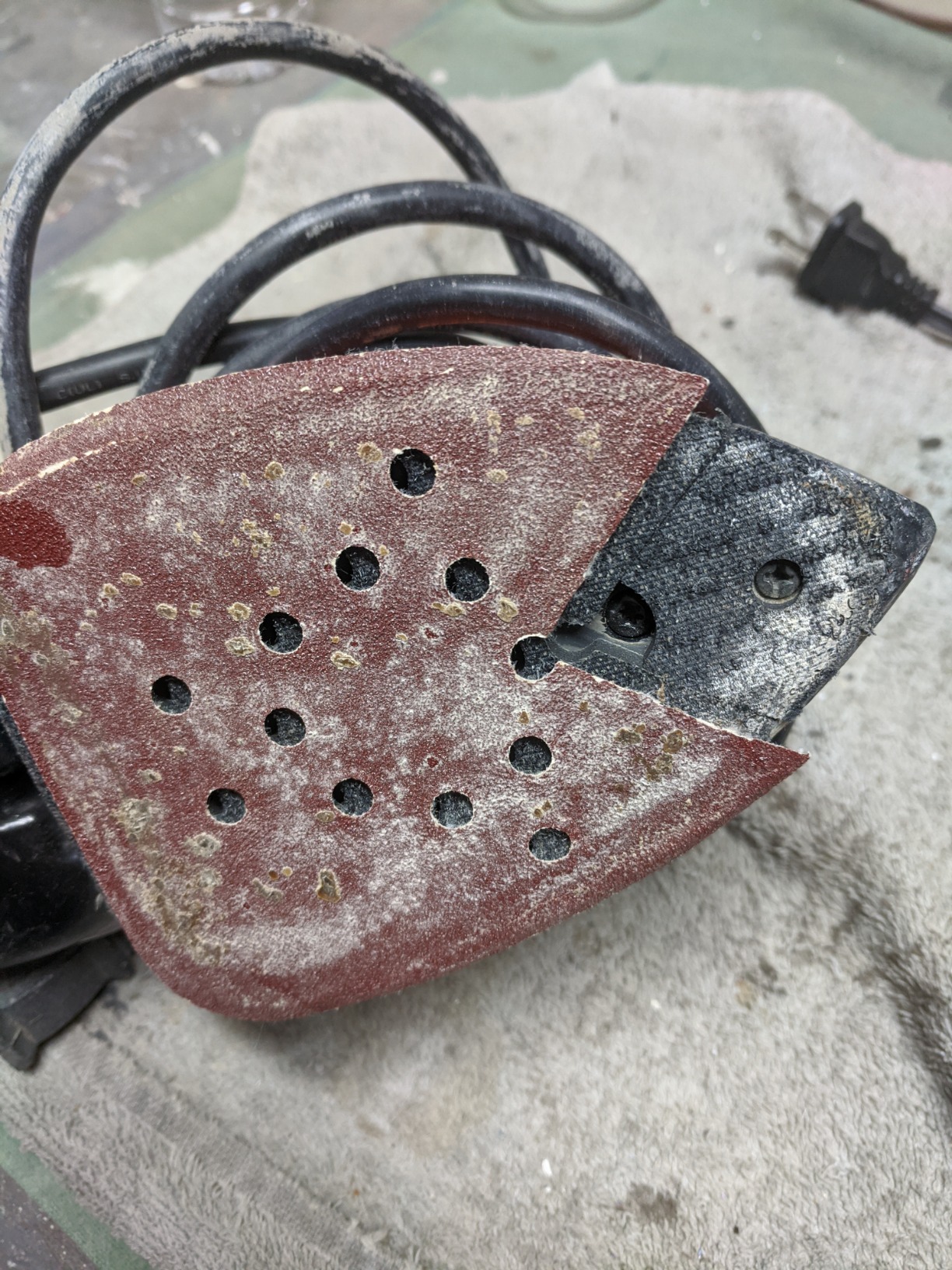 BLACK+DECKER Detail Sander, 1.2 Amp, 16,000 OPM, Compact Design (BDEMS600) customer photo 1