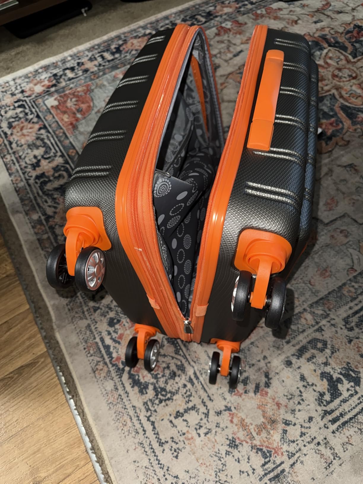 Rockland Melbourne Hardside Expandable Spinner Wheel Luggage, Carry-On 20, Charcoal customer photo 1