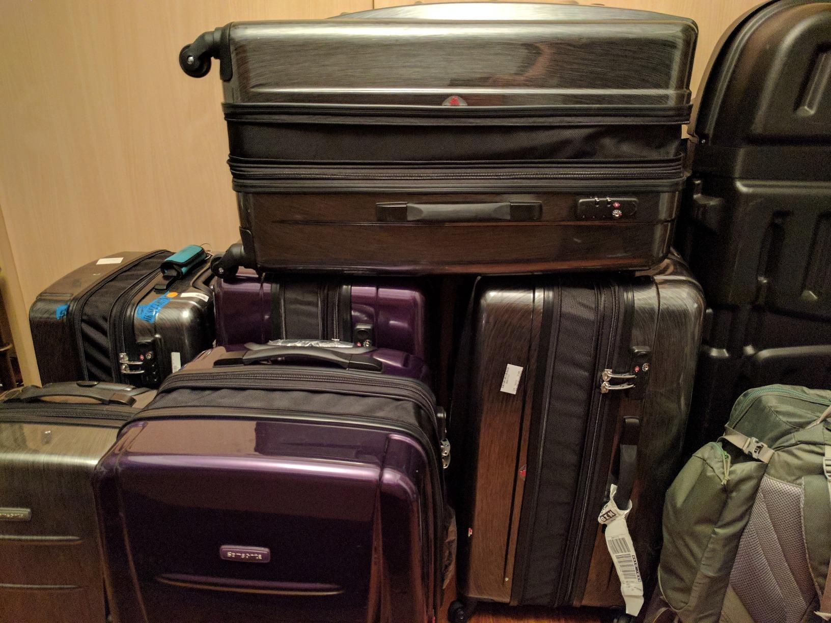 Winfield 2 Hardside Expandable Luggage with Spinner Wheels, Deep Blue, Checked-Large 28-Inch customer photo 1