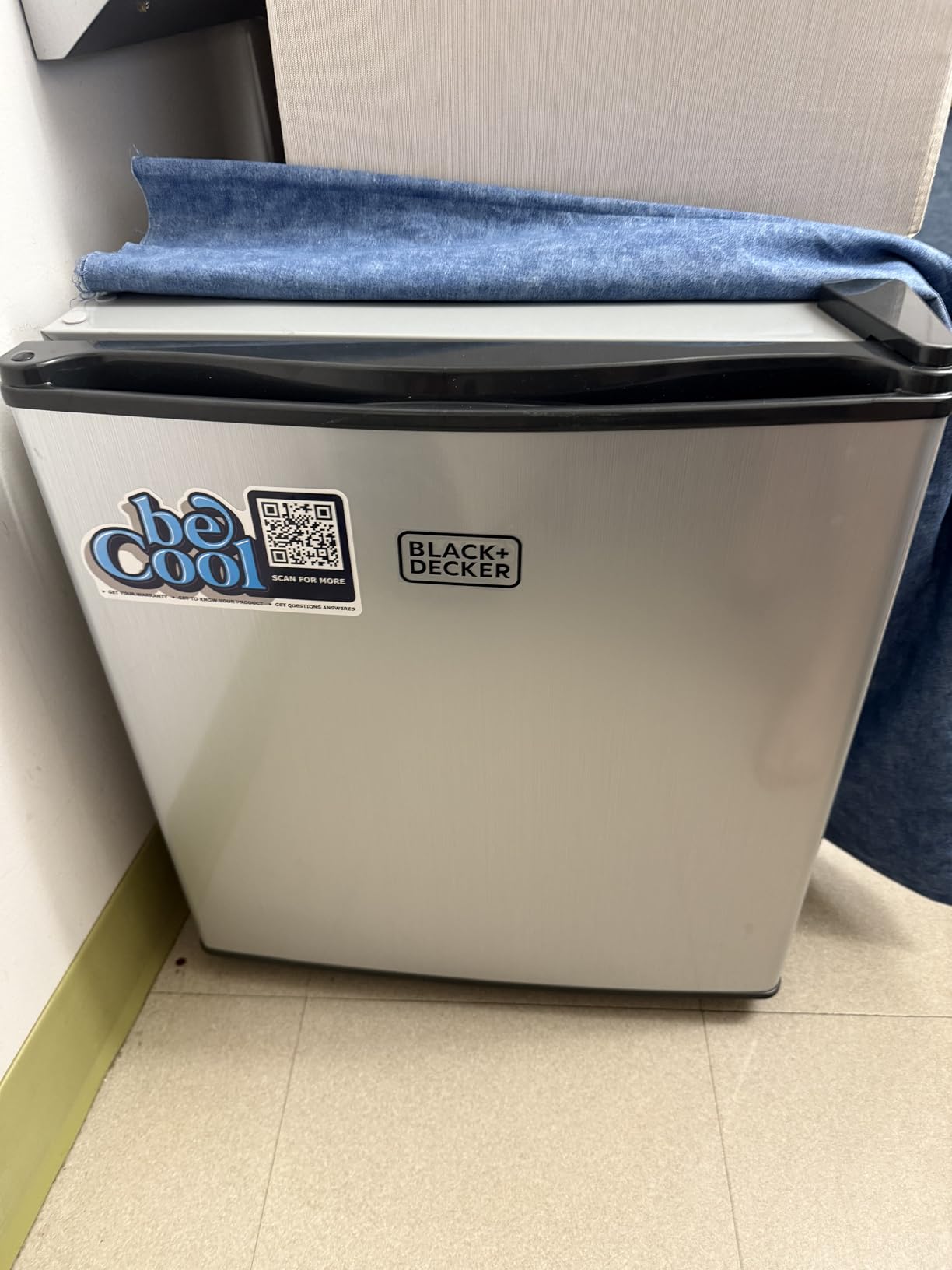 BLACK+DECKER 2.5 Cu. Ft. Compact Refrigerator, ENERGY STAR Certified, Single Door Mini Fridge with Chiller Compartment, Personal Fridge for Home or Dorm Room, R600a Refrigerant, BCRK25V, Stainless Look customer photo 2