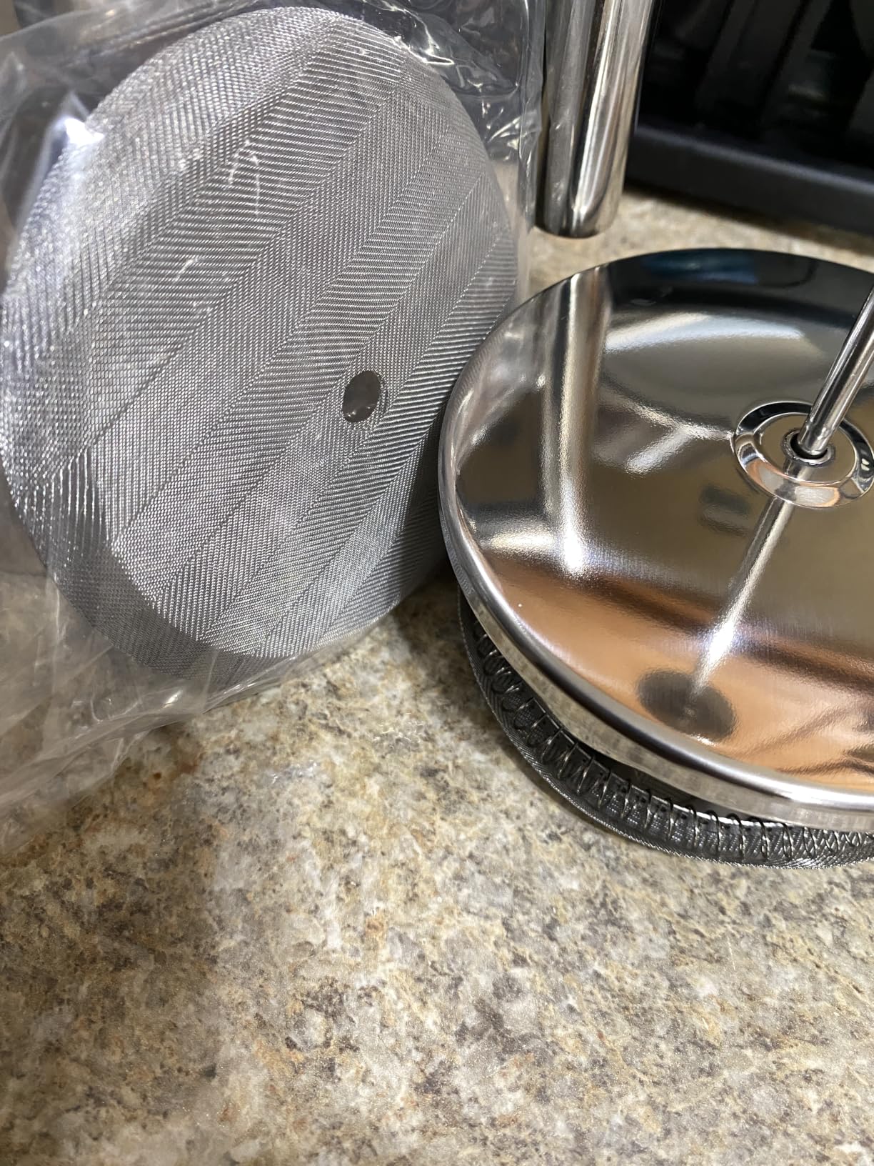 Utopia Kitchen 304 Grade Stainless Steel French Press Coffee Maker 34 Oz, Double Wall Insulated Coffee Press with 4-Level Filtration System, Include 2 Extra Filters, Rust-Free, Dishwasher Safe, Silver customer photo 1