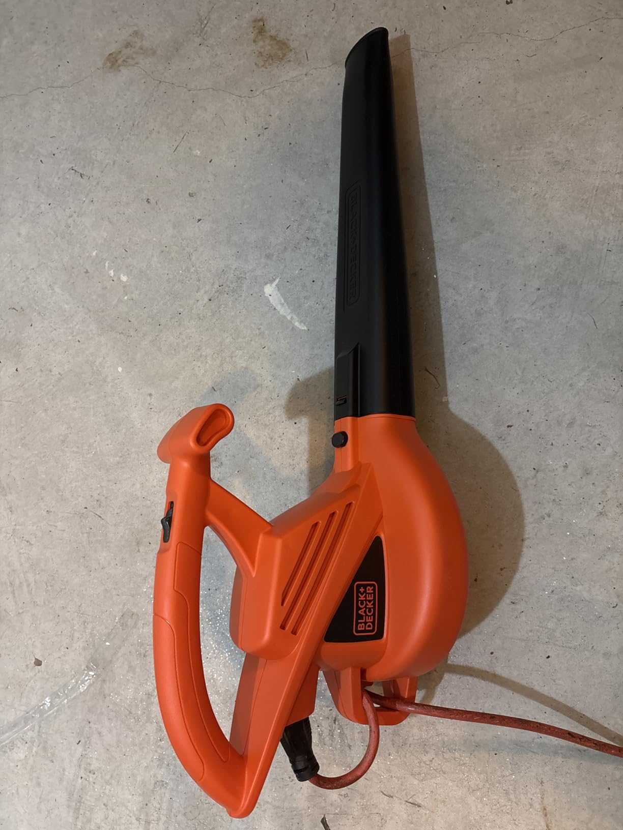 BLACK+DECKER Electric Leaf Blower, Handheld Blowers for Lawn Care, Lightweight, 180 MPH 180 CFM, 7-Amp, Corded (LB700) customer photo 2
