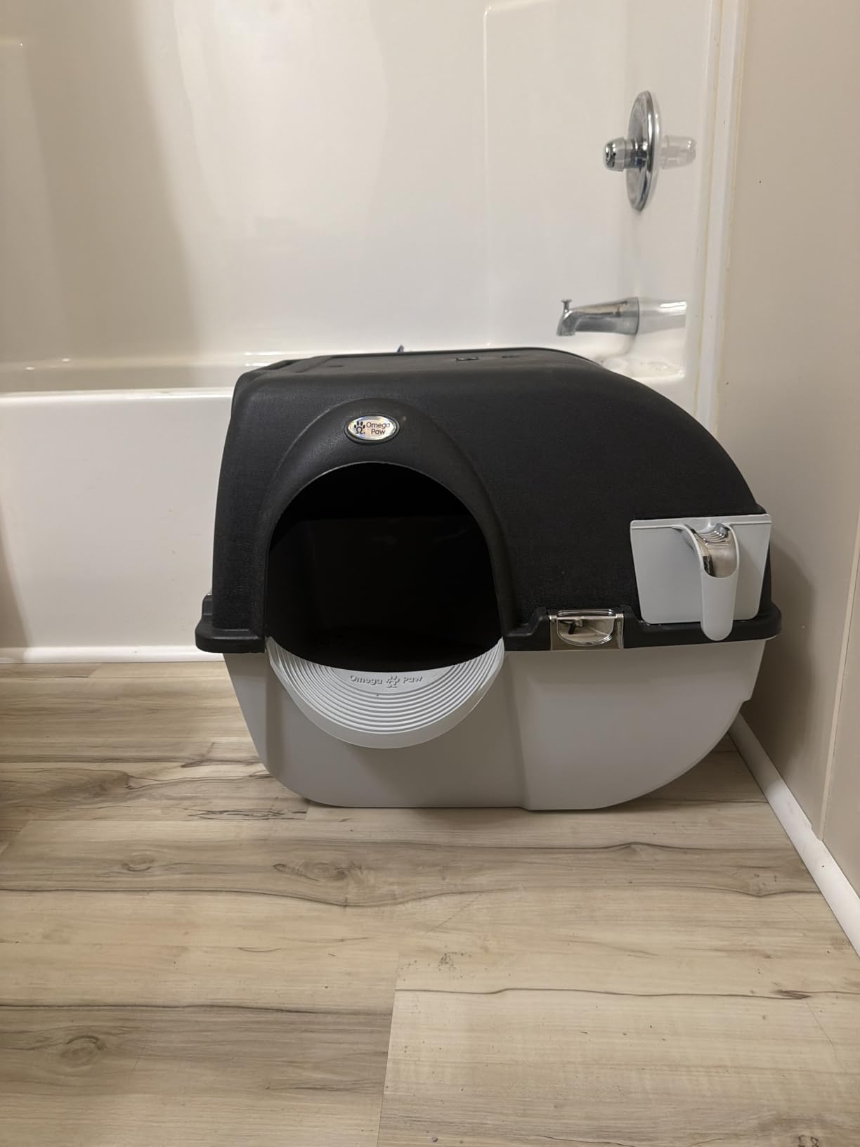 Omega Paw Elite Self Cleaning Roll 'n Clean Litter Box, Midnight Black, Large (EL-RA20-1) customer photo 1