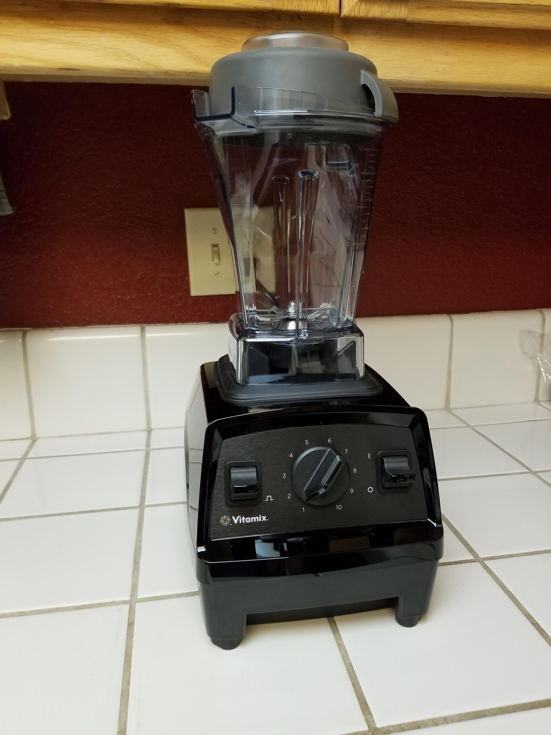 Vitamix E310 Explorian Blender, Professional-Grade, Self-Cleaning, 48 Oz Container, Black customer photo 1