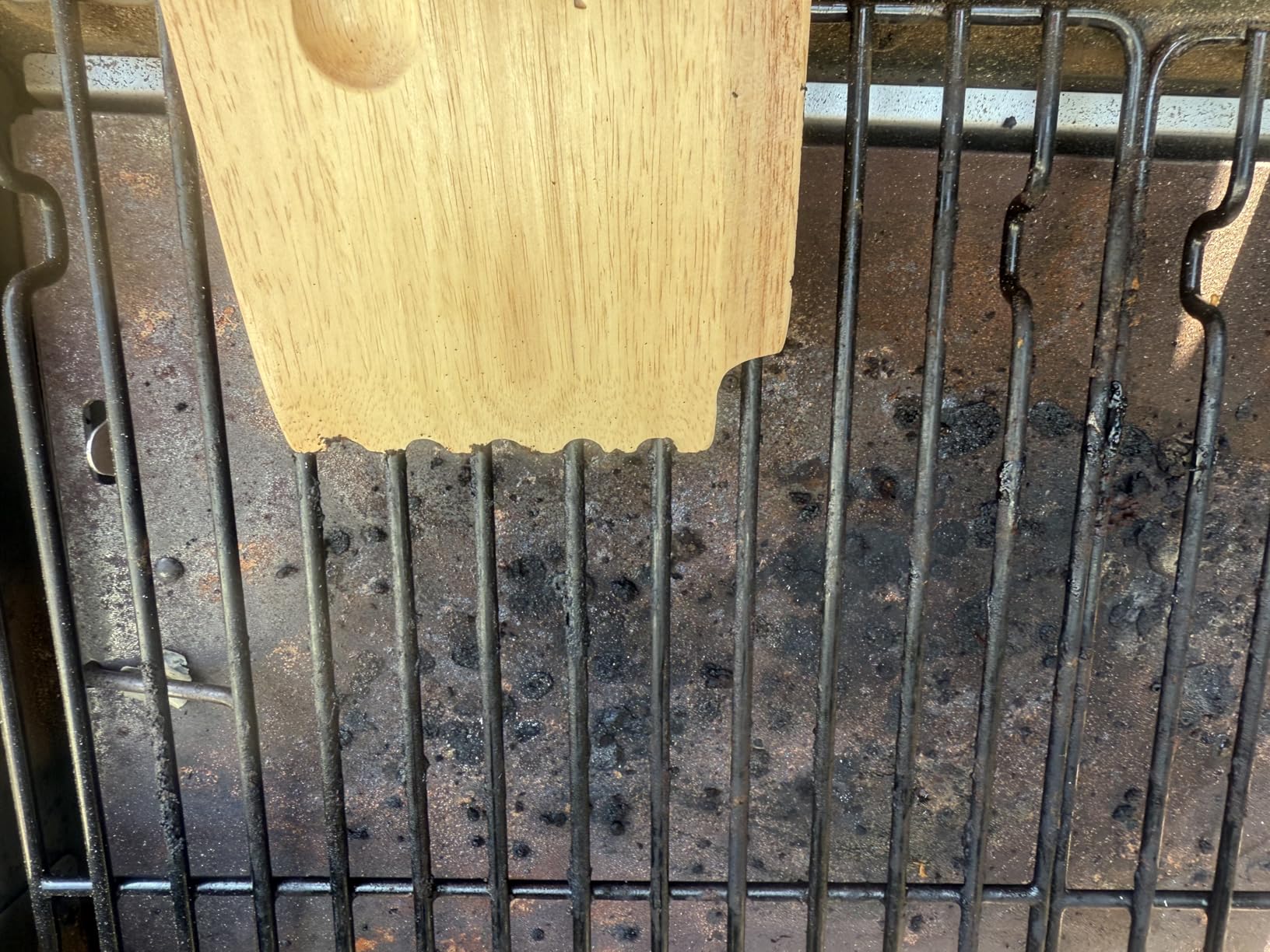 Traeger Grills BAC454 Wooden Grill Scraper - Solid Hardwood Grill Grate Cleaner, Compatible with Pro Series, Ironwood, and Timberline Grills customer photo 2