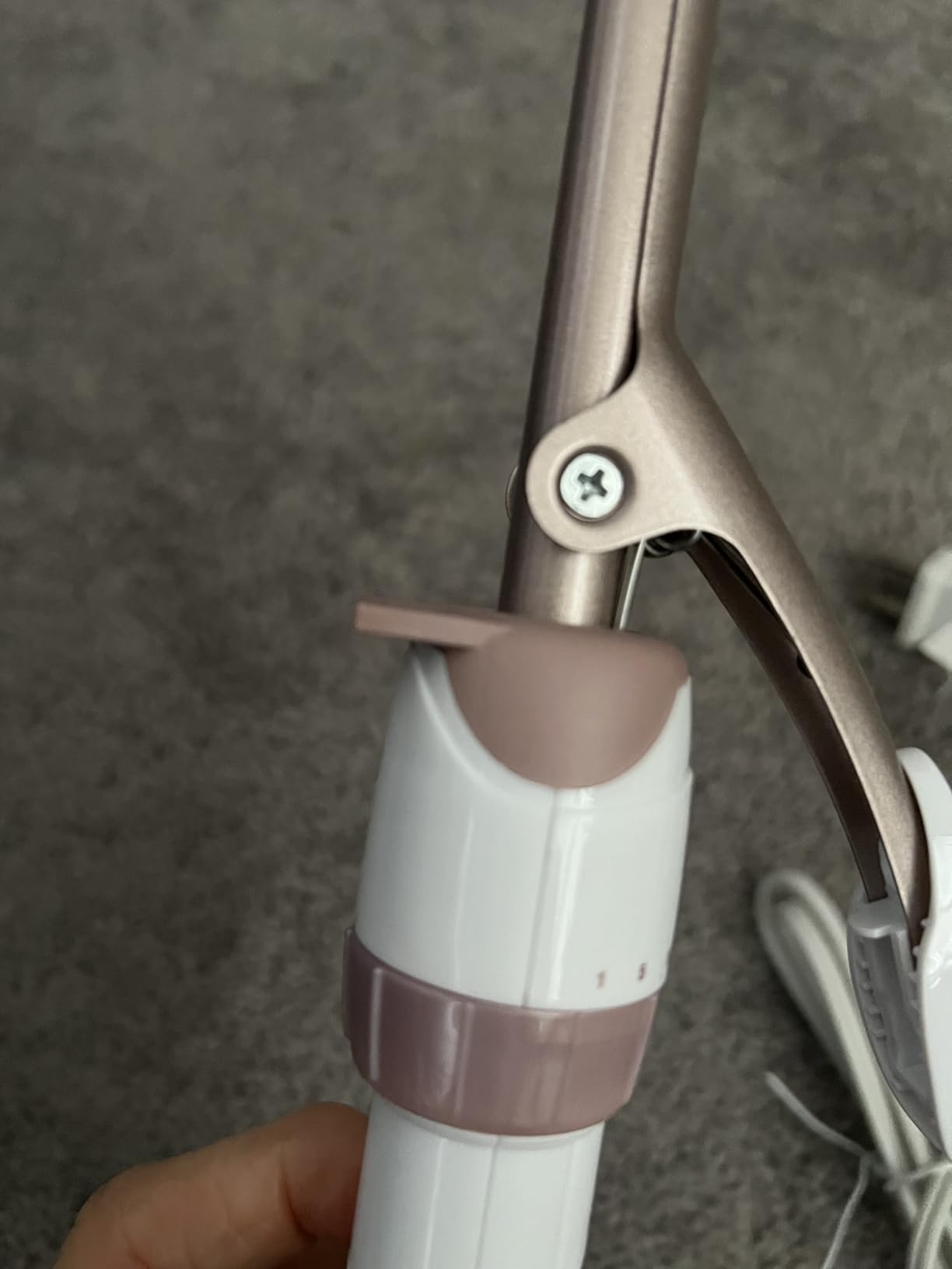 Conair Double Ceramic 1 in. Curling Iron | Double ceramic 1 in. barrel creates classic curls on short to long hair, White/Rose Gold, CD701GNR6 customer photo 2