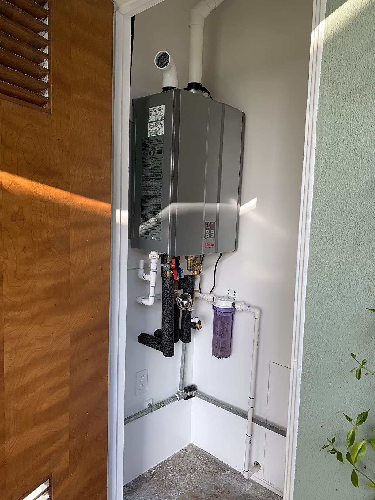 Rinnai RU180iN Condensing Tankless Hot Water Heater, 10 GPM, Natural Gas, Indoor Installation customer photo 1