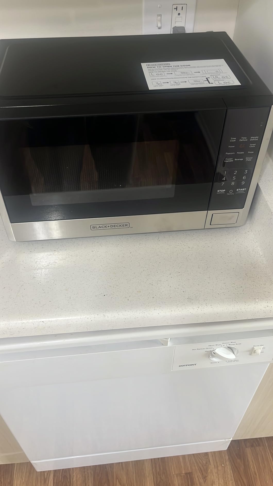 BLACK+DECKER EM036AB14 Digital Microwave Oven with Turntable Push-Button Door, Child Safety Lock, Stainless Steel, 1.4 Cu.ft customer photo 2
