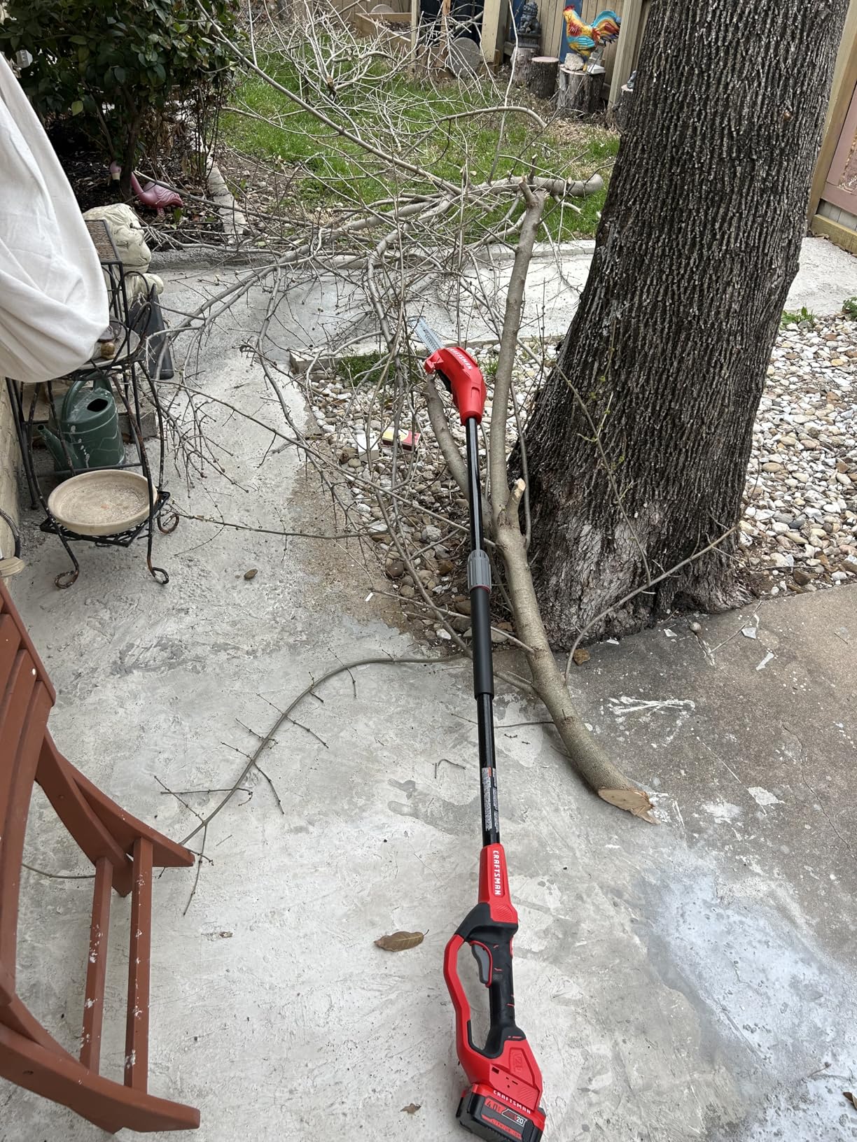 CRAFTSMAN V20 Cordless Pole Saw, 14-Foot, Battery and Charger Included, Pole Saws for Tree Trimming, Up to 325 Cuts per Charge, 4.0Ah, Electric Tree Trimmer (CMCCSP20M1) customer photo 1