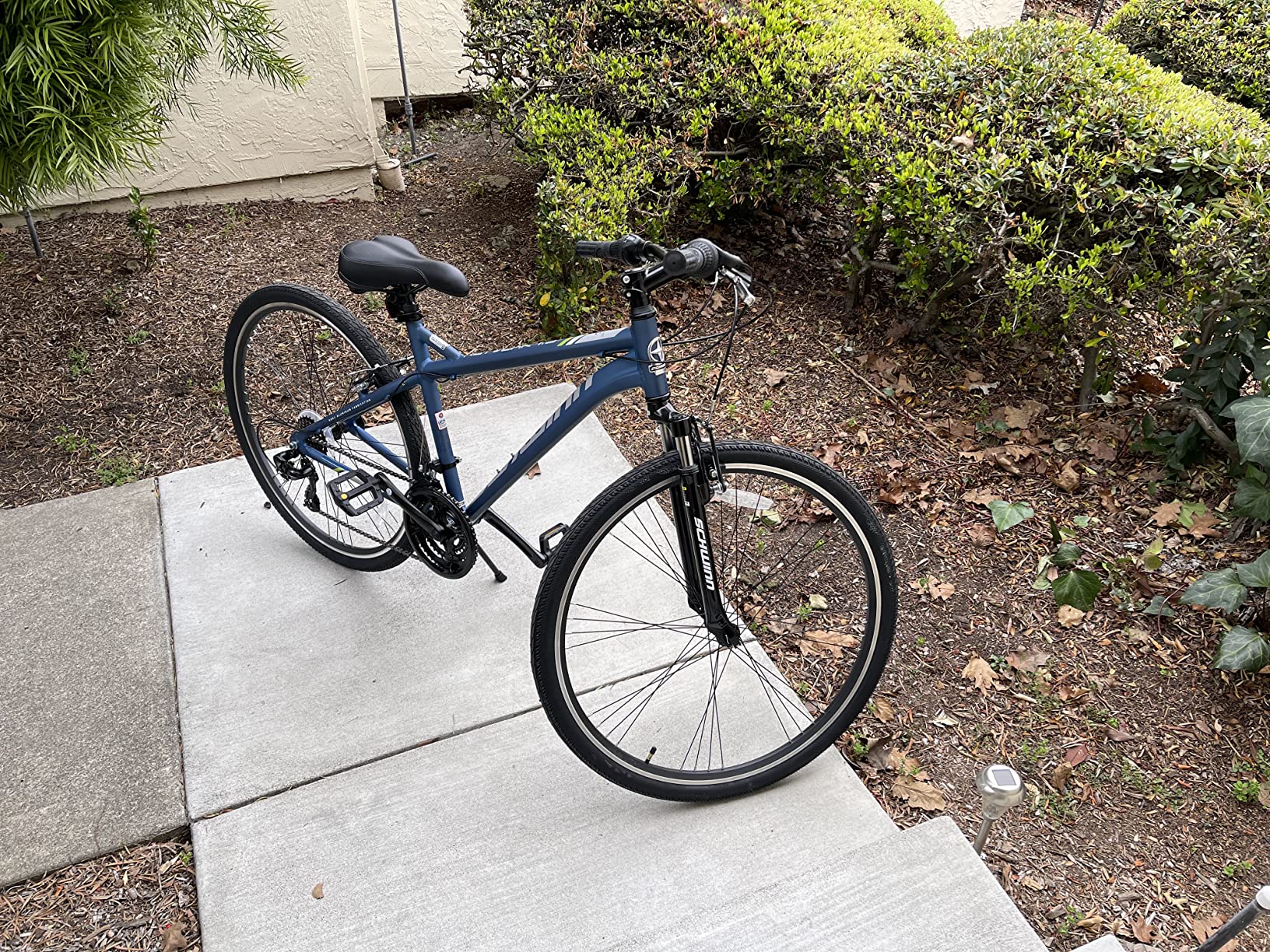 Schwinn Network 3.5 Hybrid Bike, Mens and Womens Bike, 21-Speed Hybrid Bicycle, Aluminum Frame customer photo 1