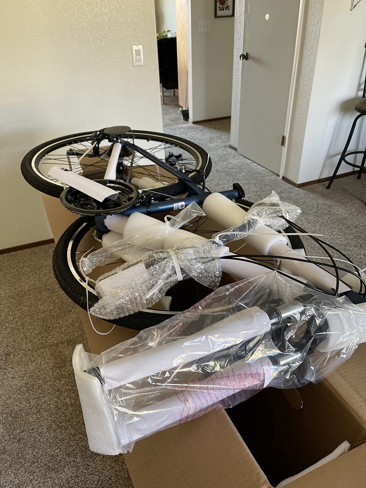 Schwinn Network 3.5 Hybrid Bike, Mens and Womens Bike, 21-Speed Hybrid Bicycle, Aluminum Frame customer photo 2
