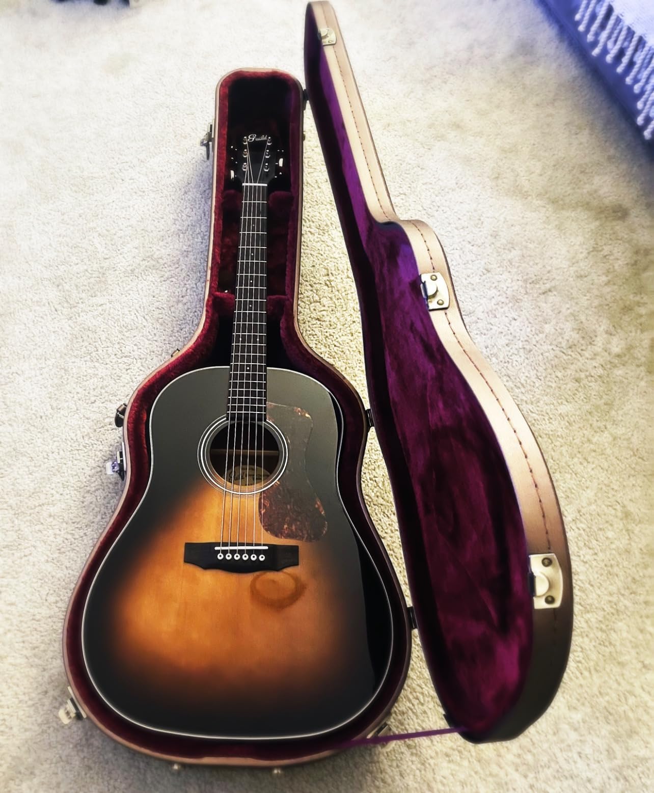 Guild DS-240 Slope Shoulder Acoustic Guitar, Vintage Sunburst, Solid Top, Westerly Memoir Collection customer photo 1
