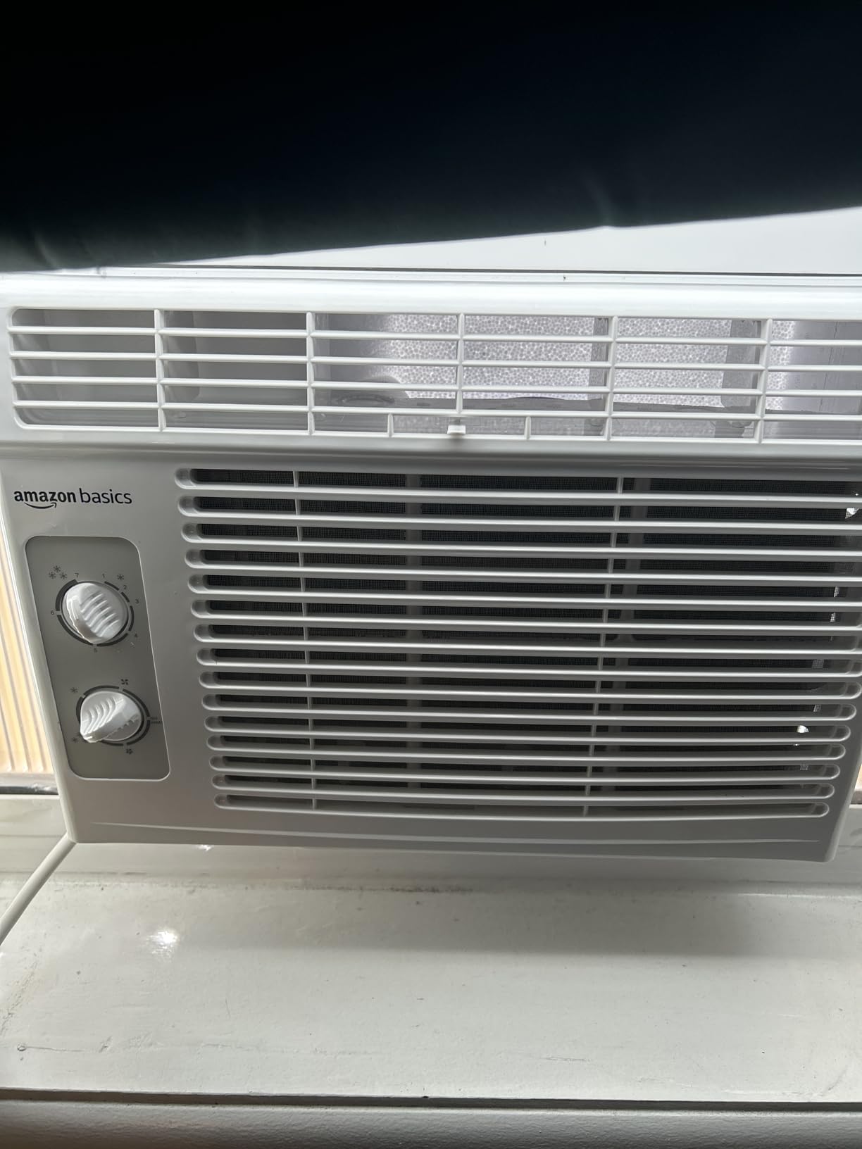 Amazon Basics 5000-BTU Window Air Conditioner with Quiet Operation, Up to 150 Sqf, Cool and Fan Functions, Washable Filter, Adjustable Window Kit, Intuitive Mechanical Controls, for Small Room, White customer photo 2