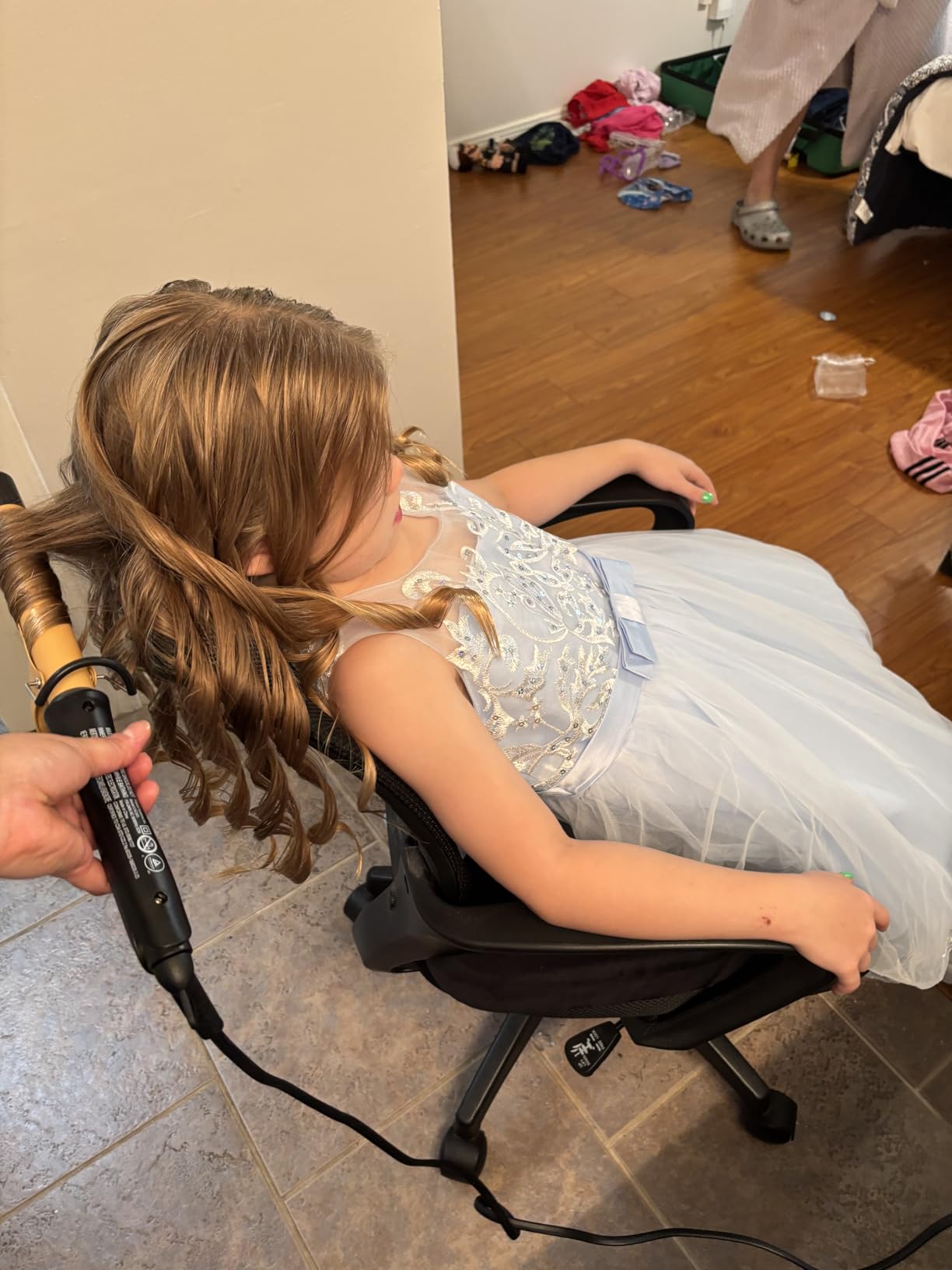 CHI Tourmaline Ceramic Curling Iron, Adjustable Temperature, Professional Tourmaline Hair Curler with Auto Shut-Off for Smooth, Frizz-Free Curls & Waves, 1″ Barrel customer photo 1